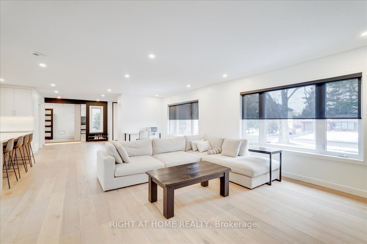 2090 Stonehouse Crescent Property Photo 10