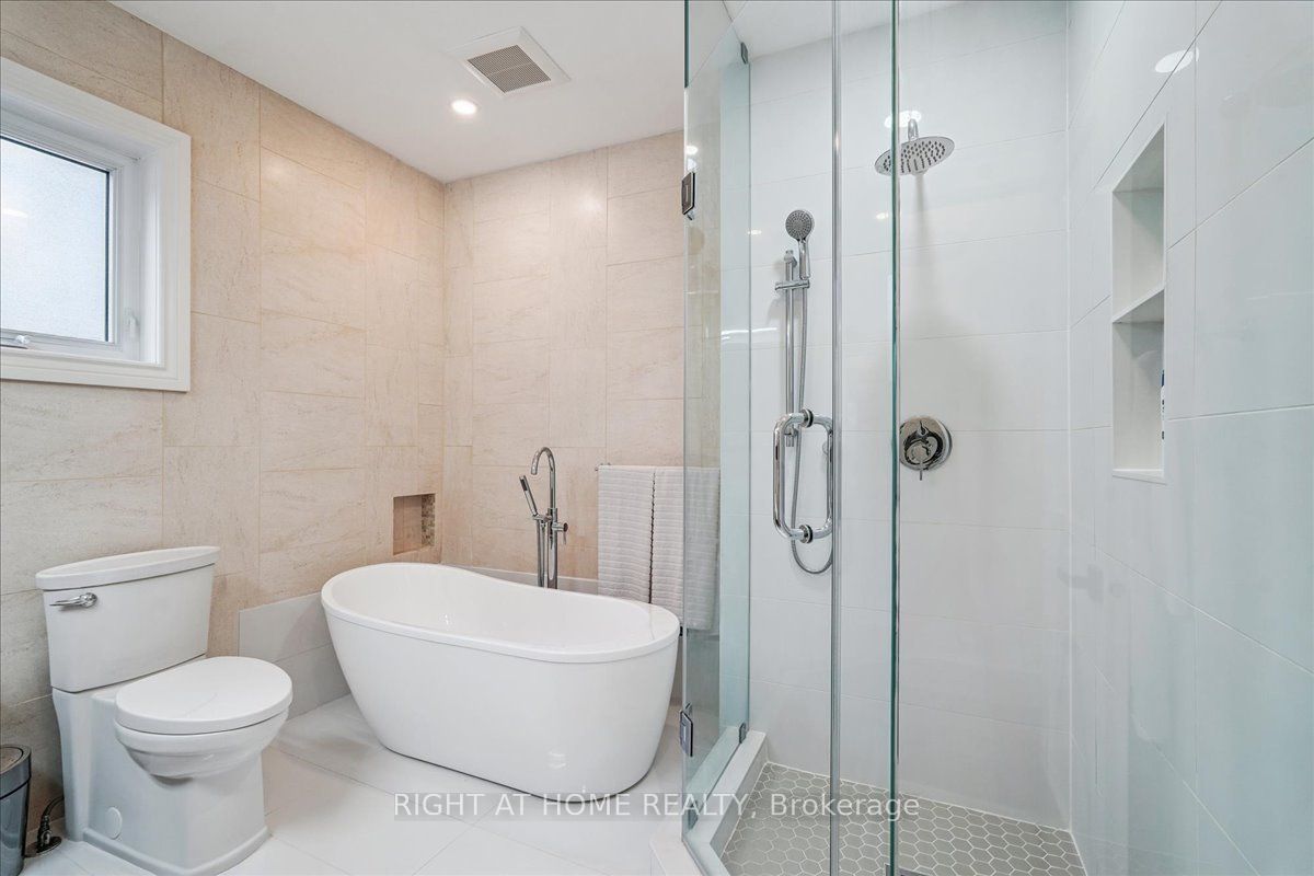 2090 Stonehouse Crescent Property Photo 12