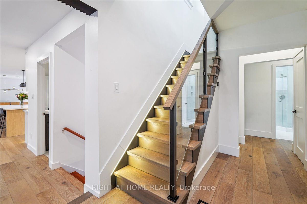 2090 Stonehouse Crescent Property Photo 15