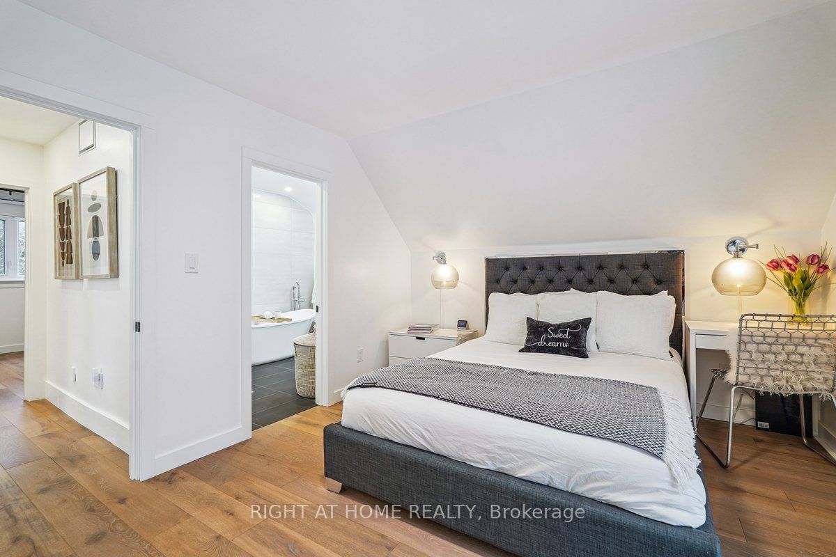 2090 Stonehouse Crescent Property Photo 16