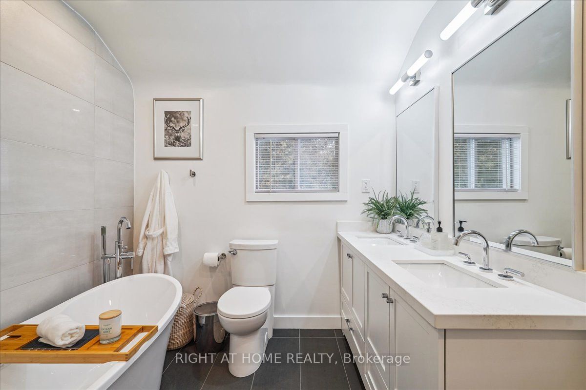 2090 Stonehouse Crescent Property Photo 17