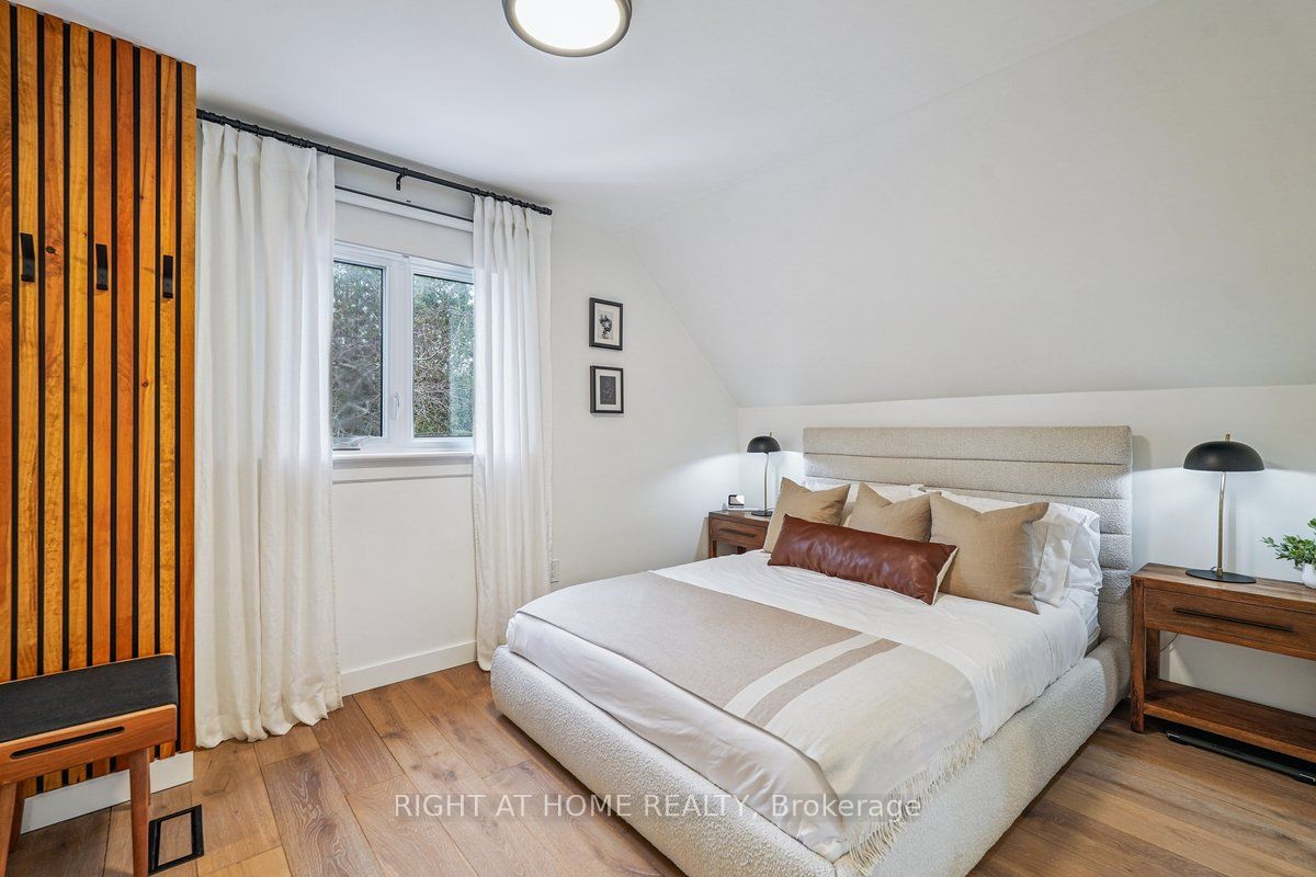 2090 Stonehouse Crescent Property Photo 18
