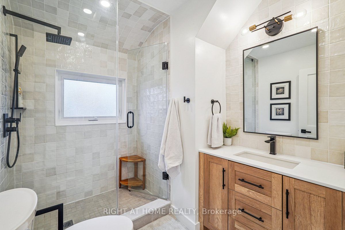 2090 Stonehouse Crescent Property Photo 19
