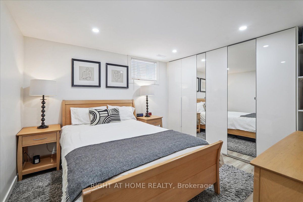 2090 Stonehouse Crescent Property Photo 22