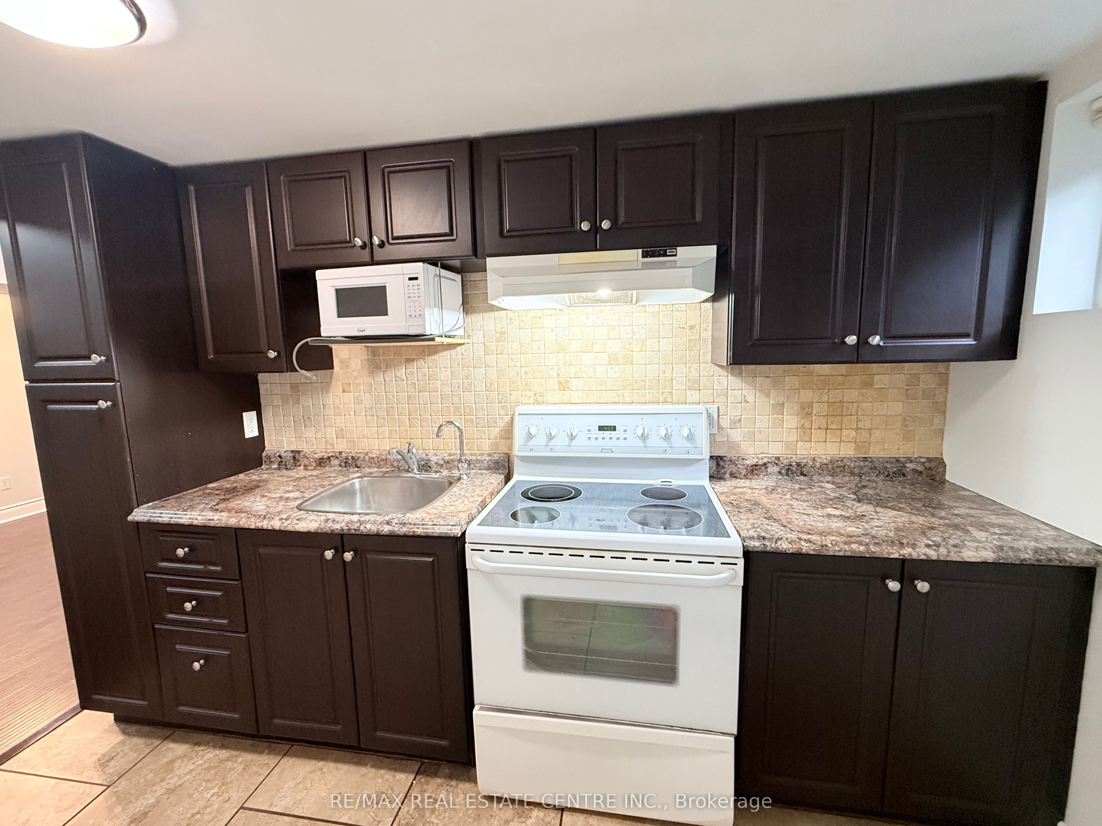 18 Mackenzie Drive Basement Property Photo 6