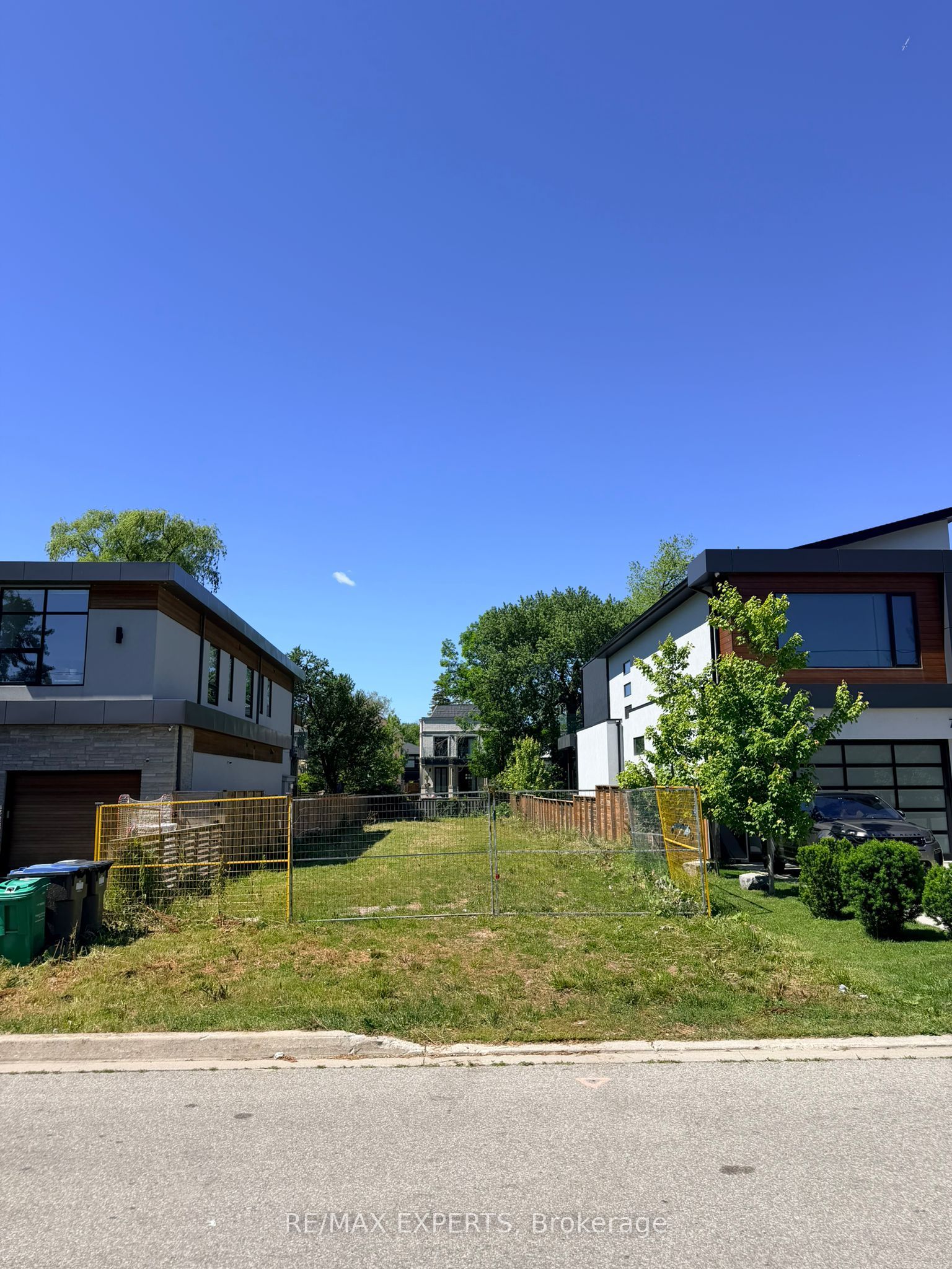 755 Montbeck Crescent Property Photo 1