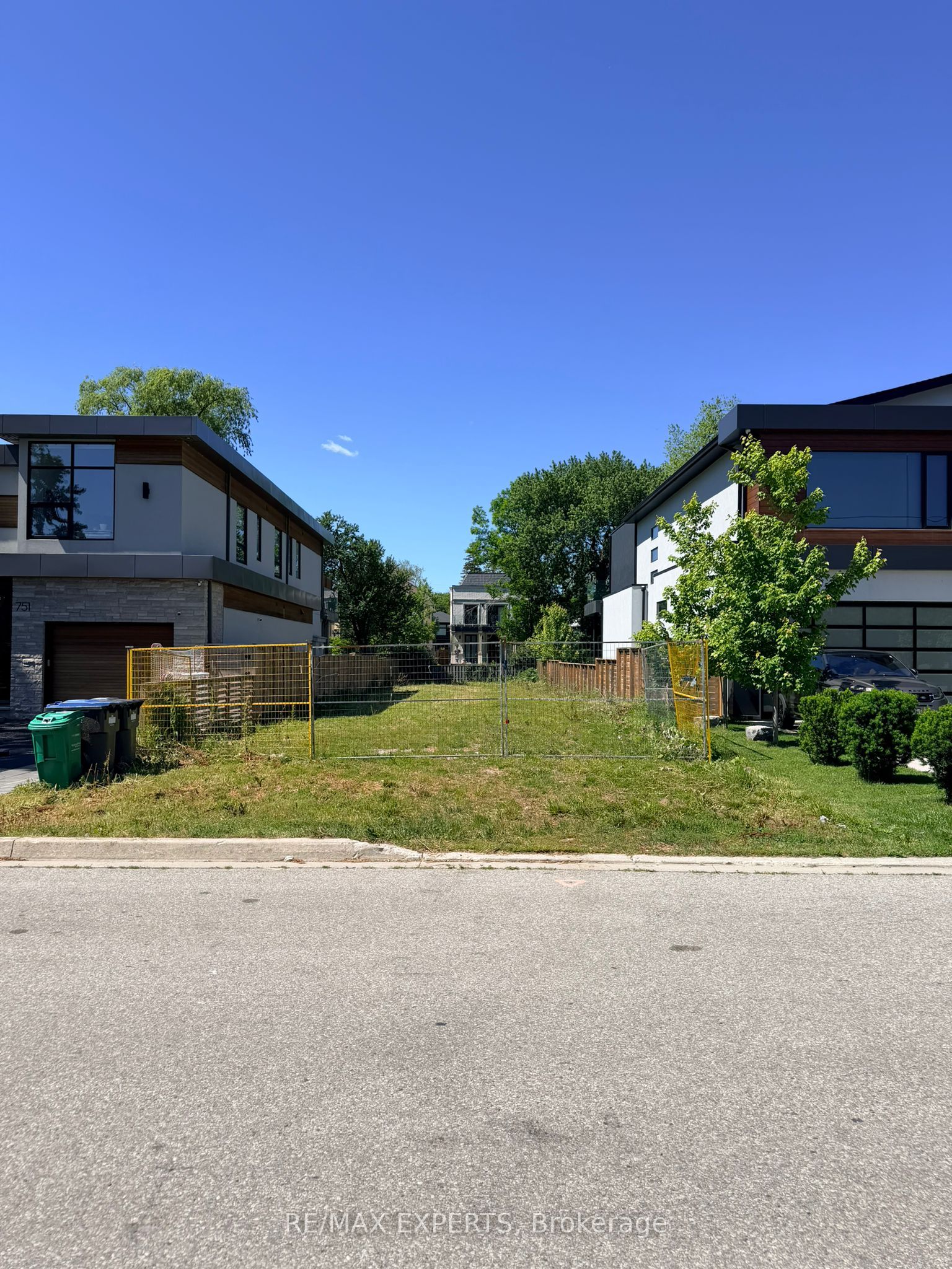 755 Montbeck Crescent Property Photo 2
