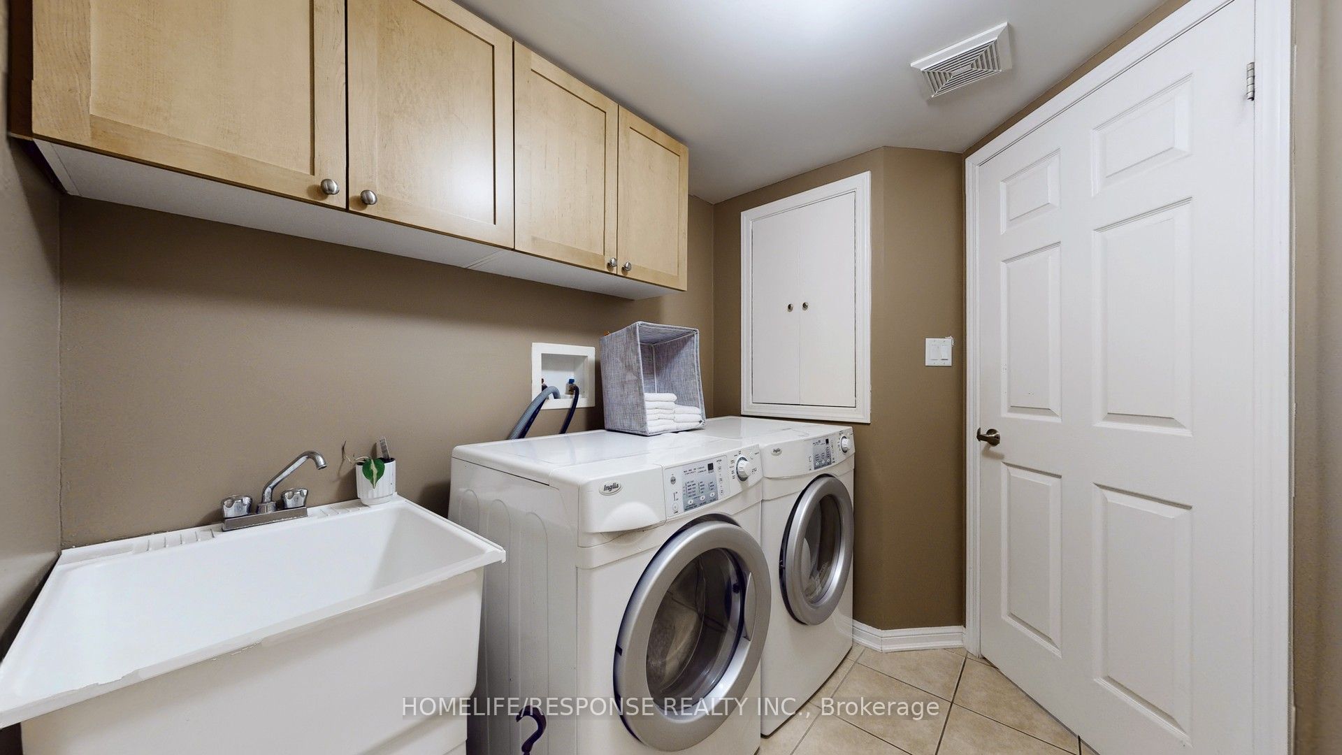 931 Deverell Place Property Photo 32