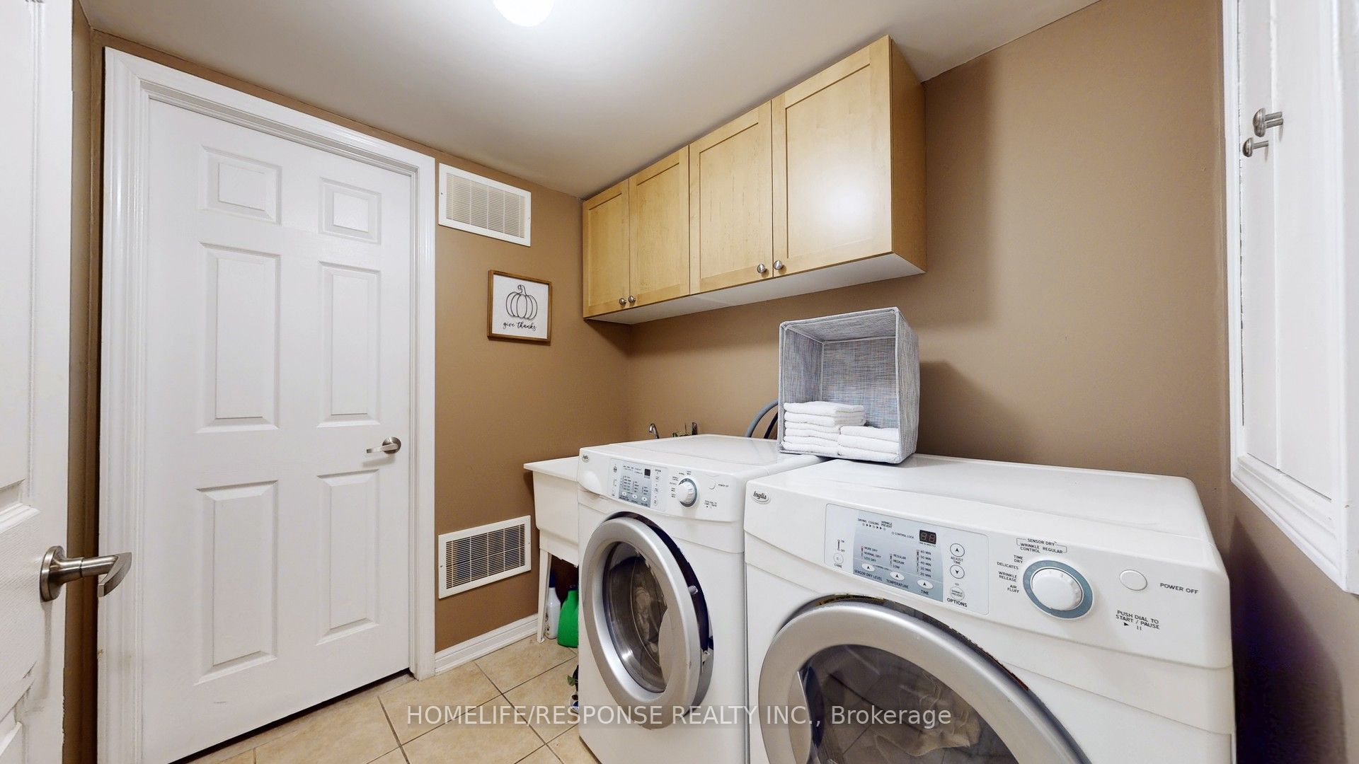 931 Deverell Place Property Photo 33