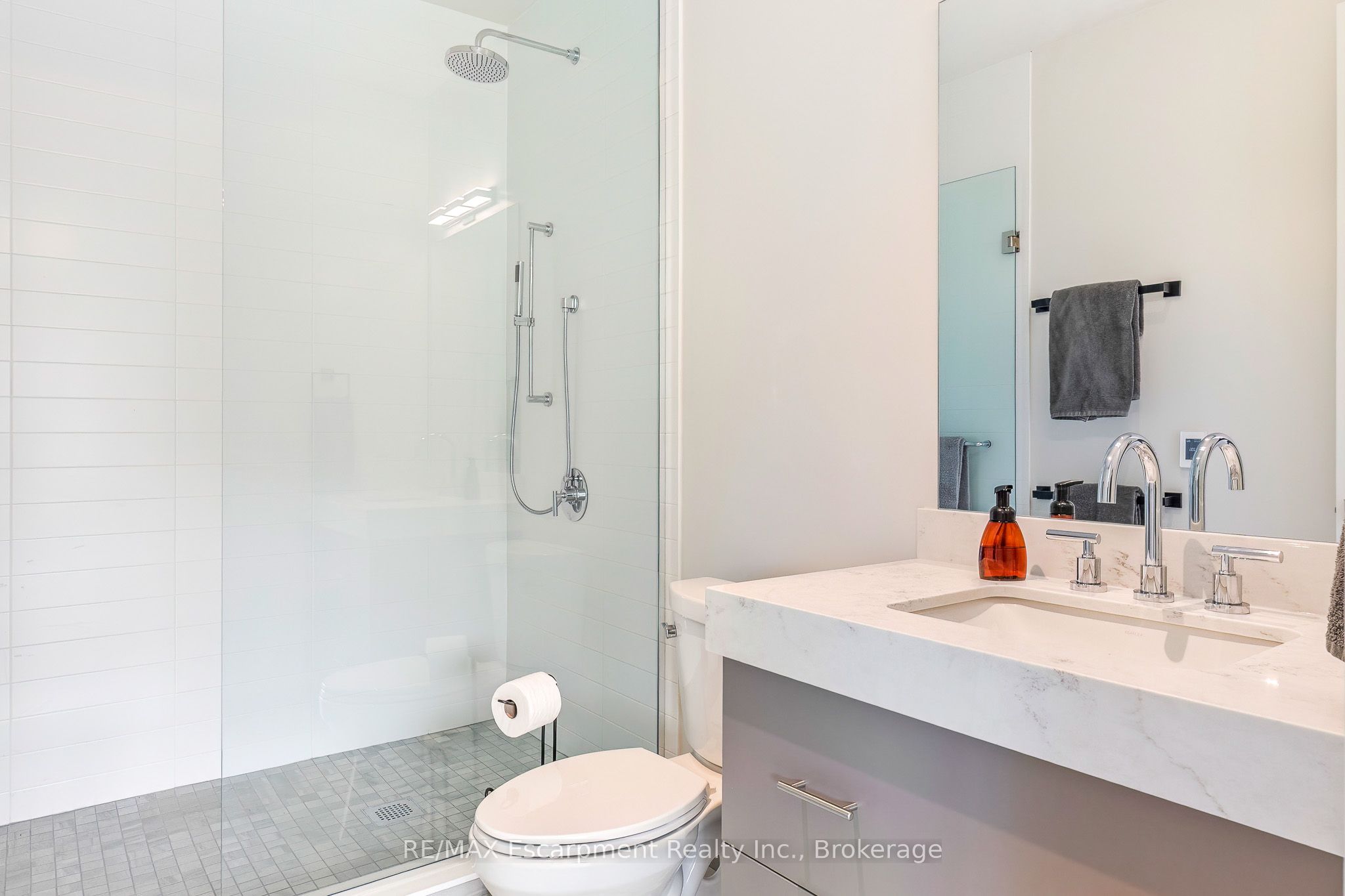 123 Maurice Drive 303 Property Photo 28