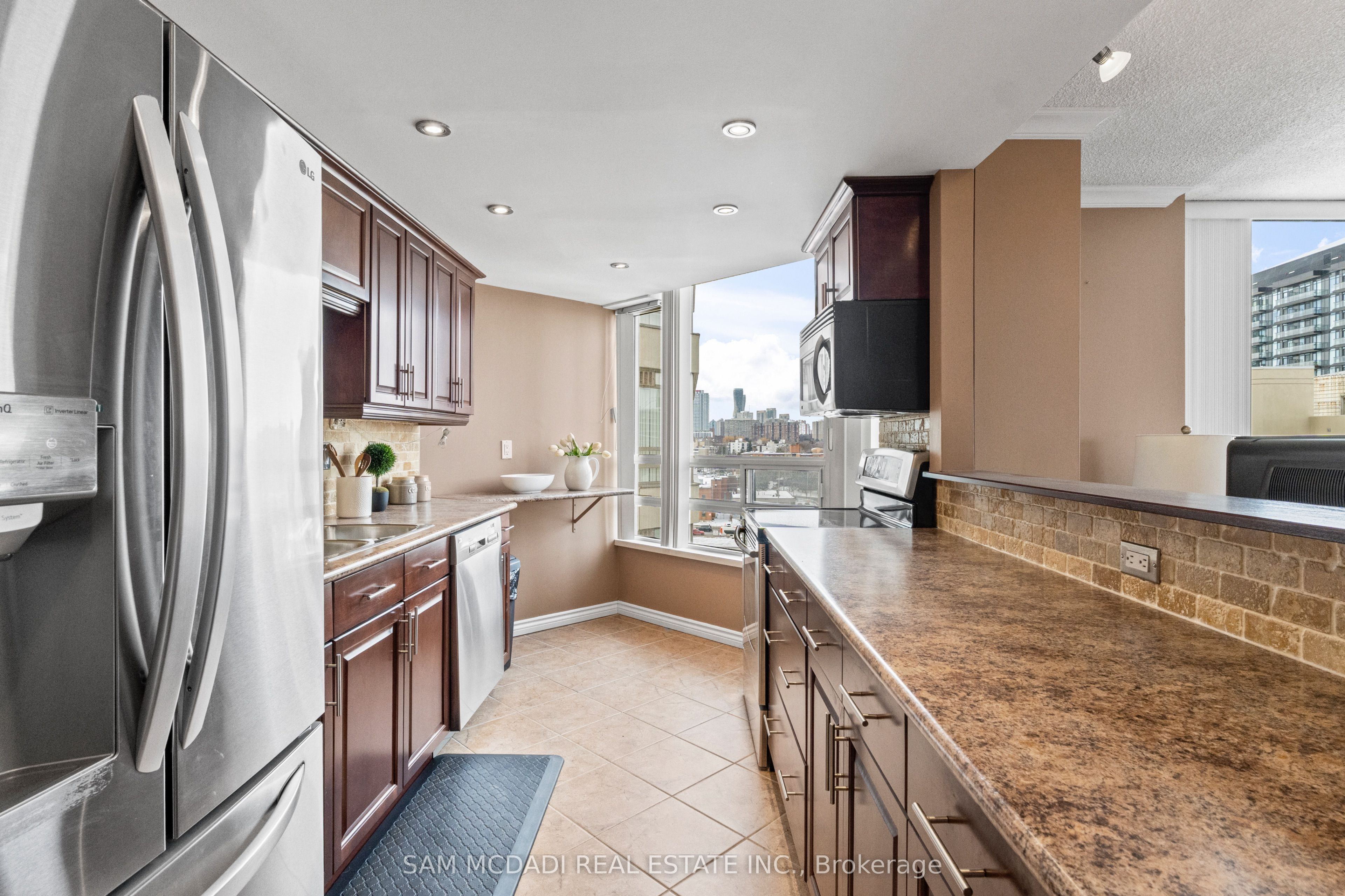 75 King Street E 1105 Property Photo 9