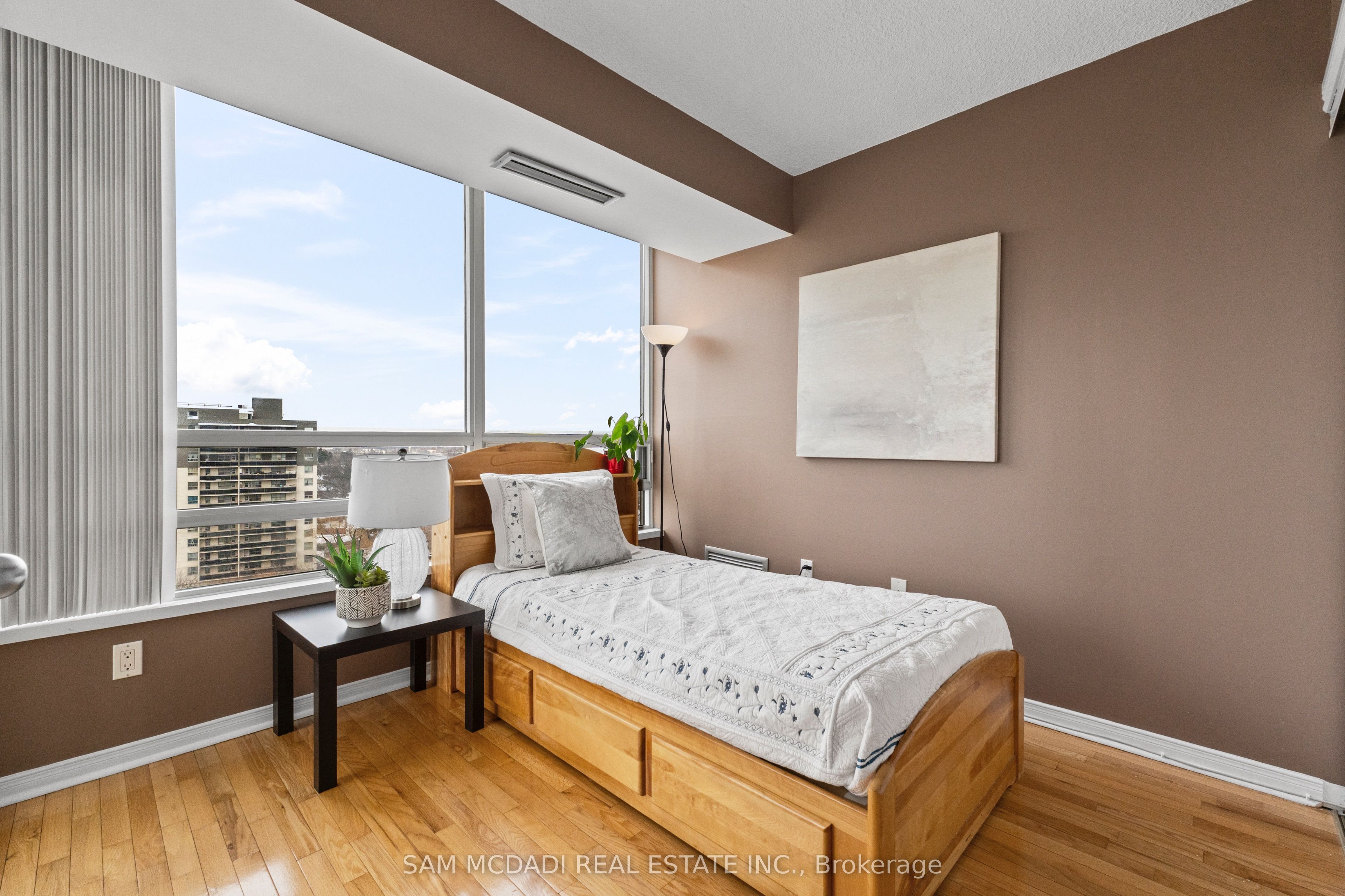 75 King Street E 1105 Property Photo 16