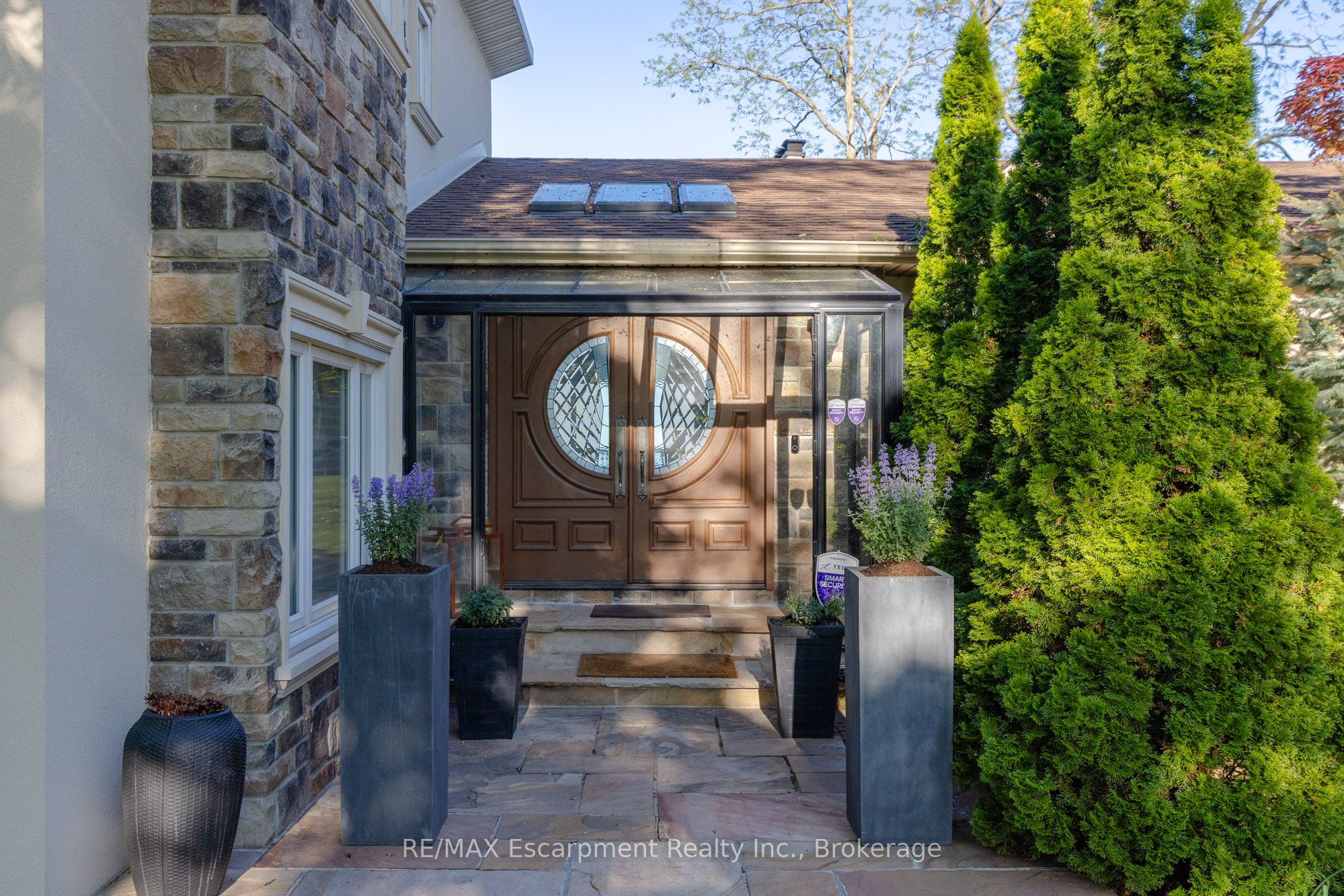 3346 Lakeshore Road W Property Photo 4