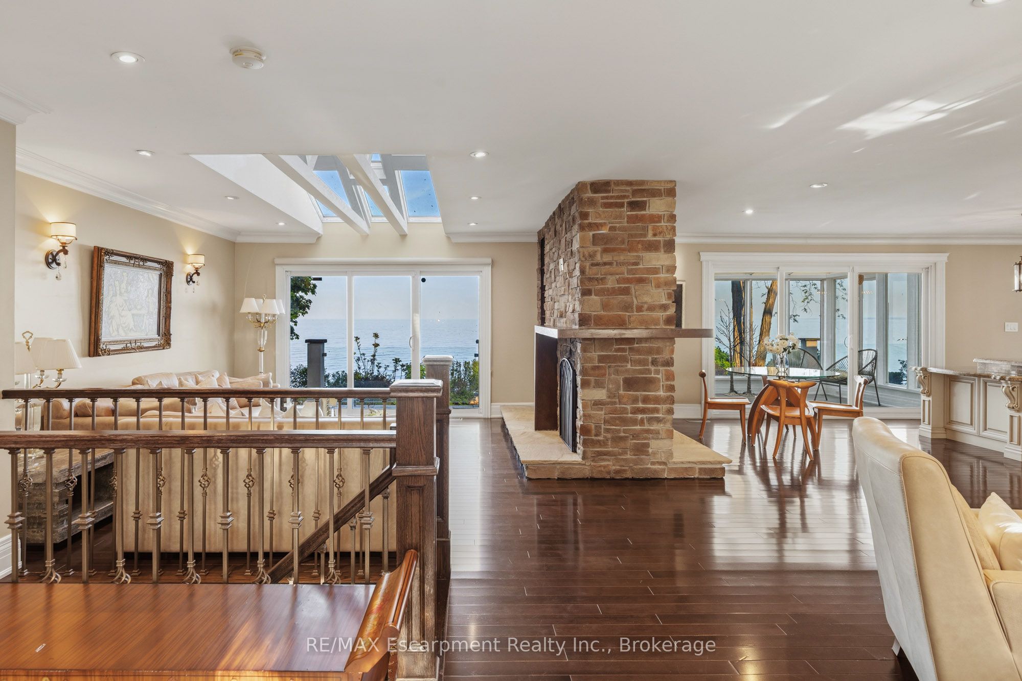 3346 Lakeshore Road W Property Photo 6
