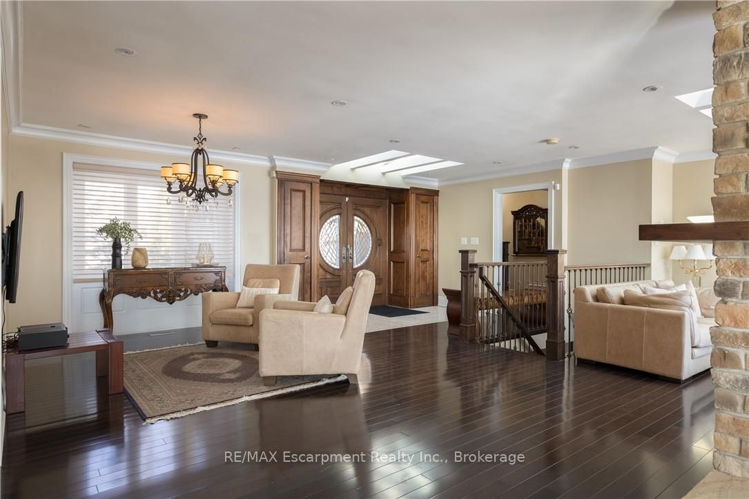 3346 Lakeshore Road W Property Photo 7