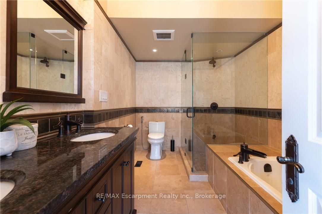 3346 Lakeshore Road W Property Photo 17
