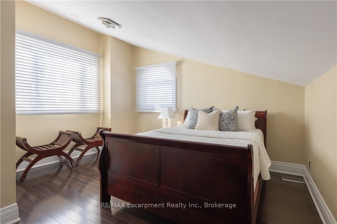 3346 Lakeshore Road W Property Photo 22