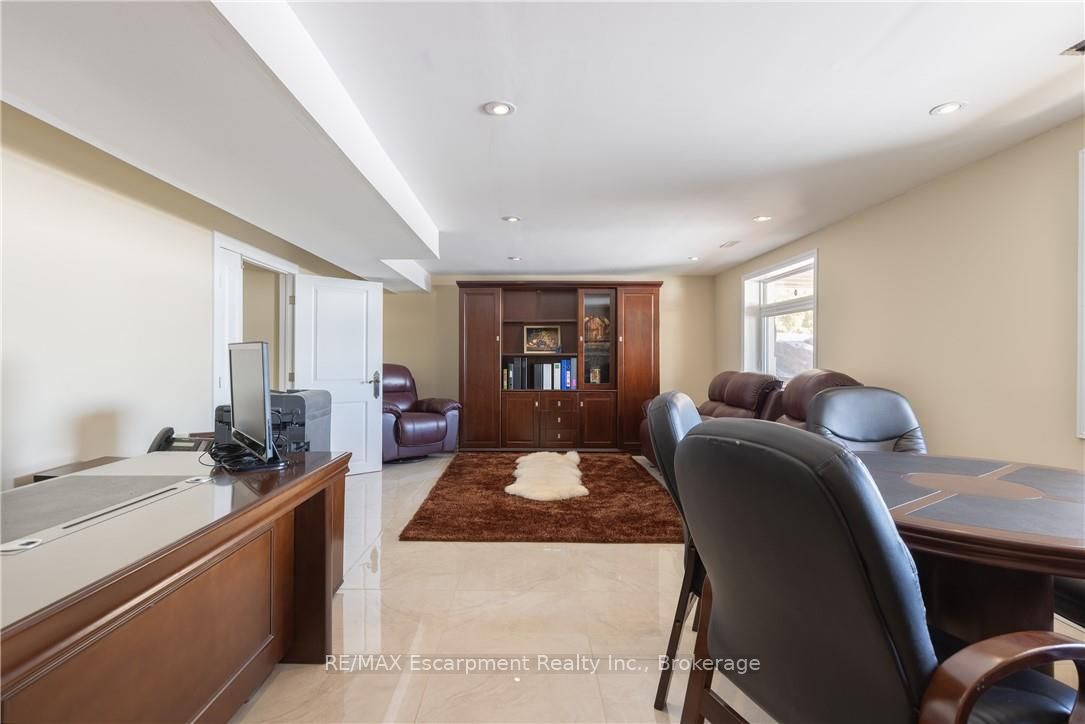 3346 Lakeshore Road W Property Photo 23