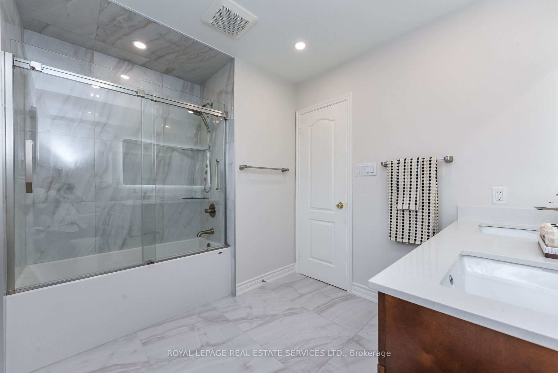 1338 Chalfield Drive Property Photo 25