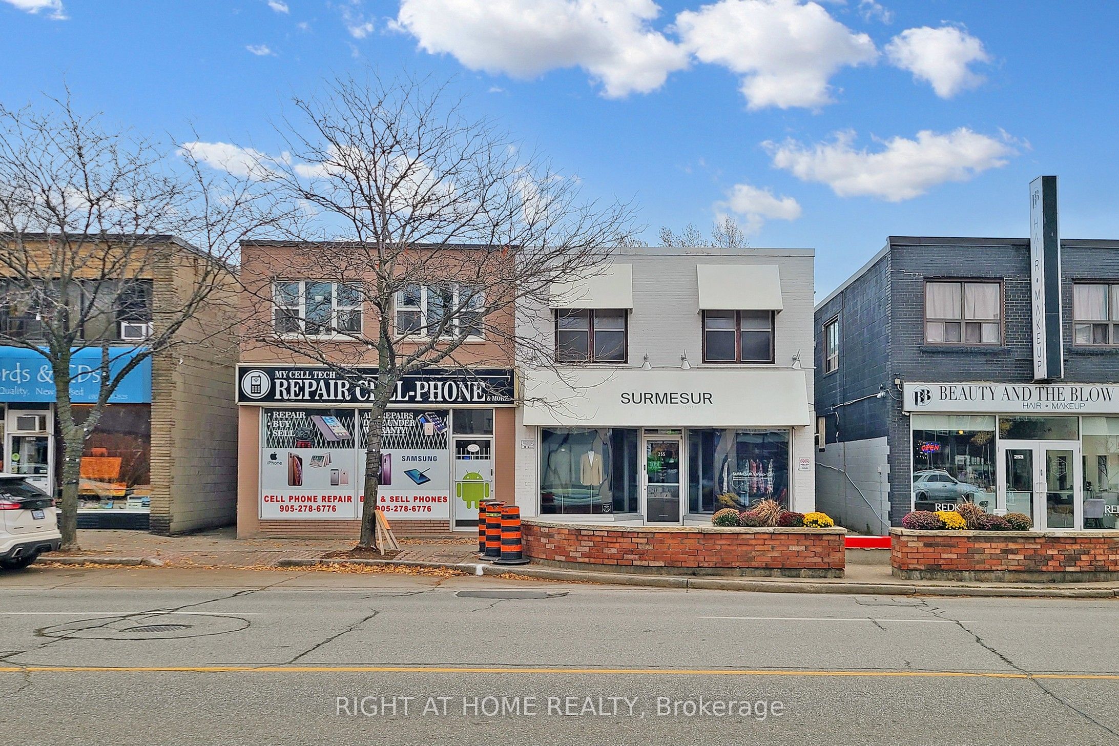 255 Lakeshore Road E #A Property Photo 1