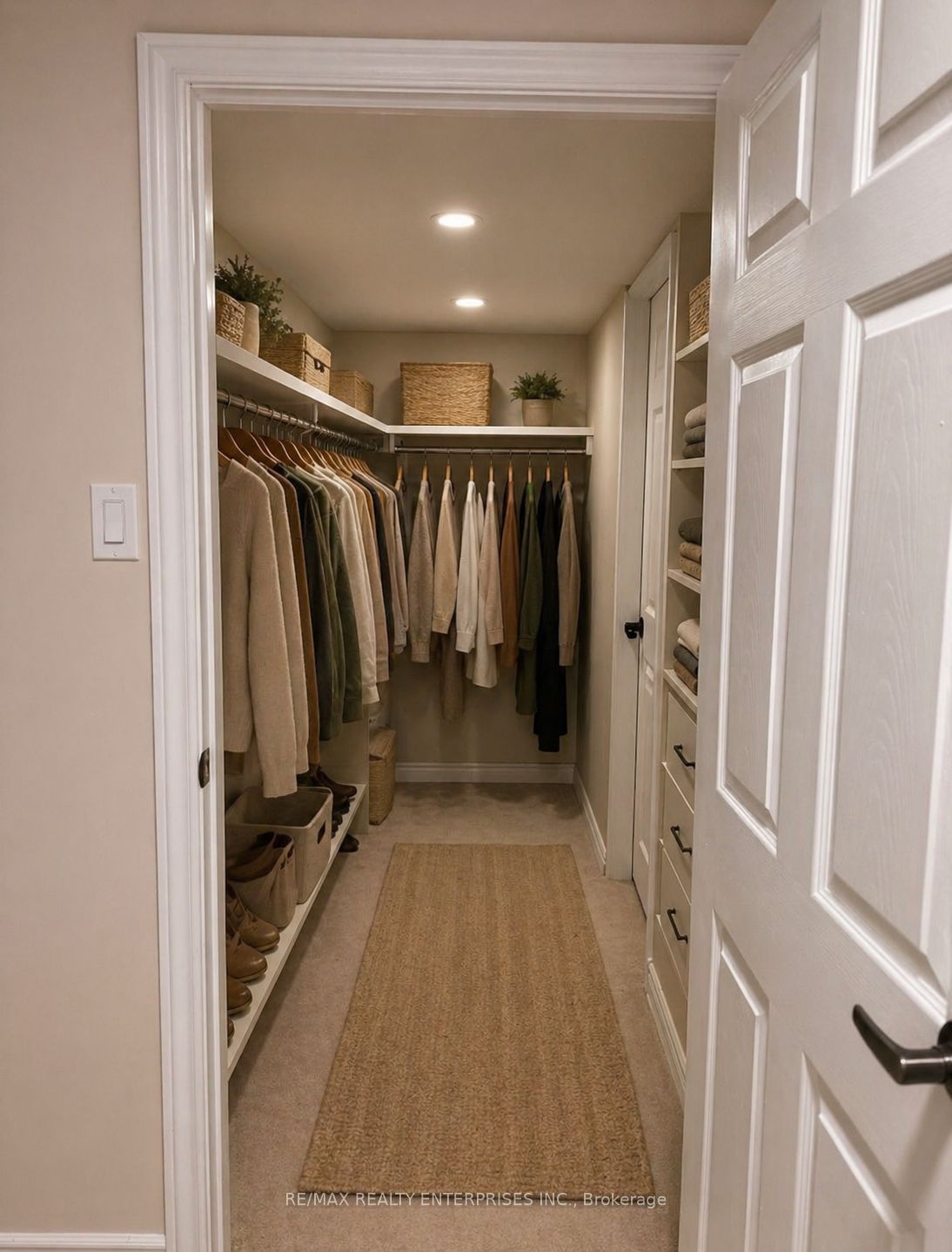 3938 Koenig Road Property Photo 16