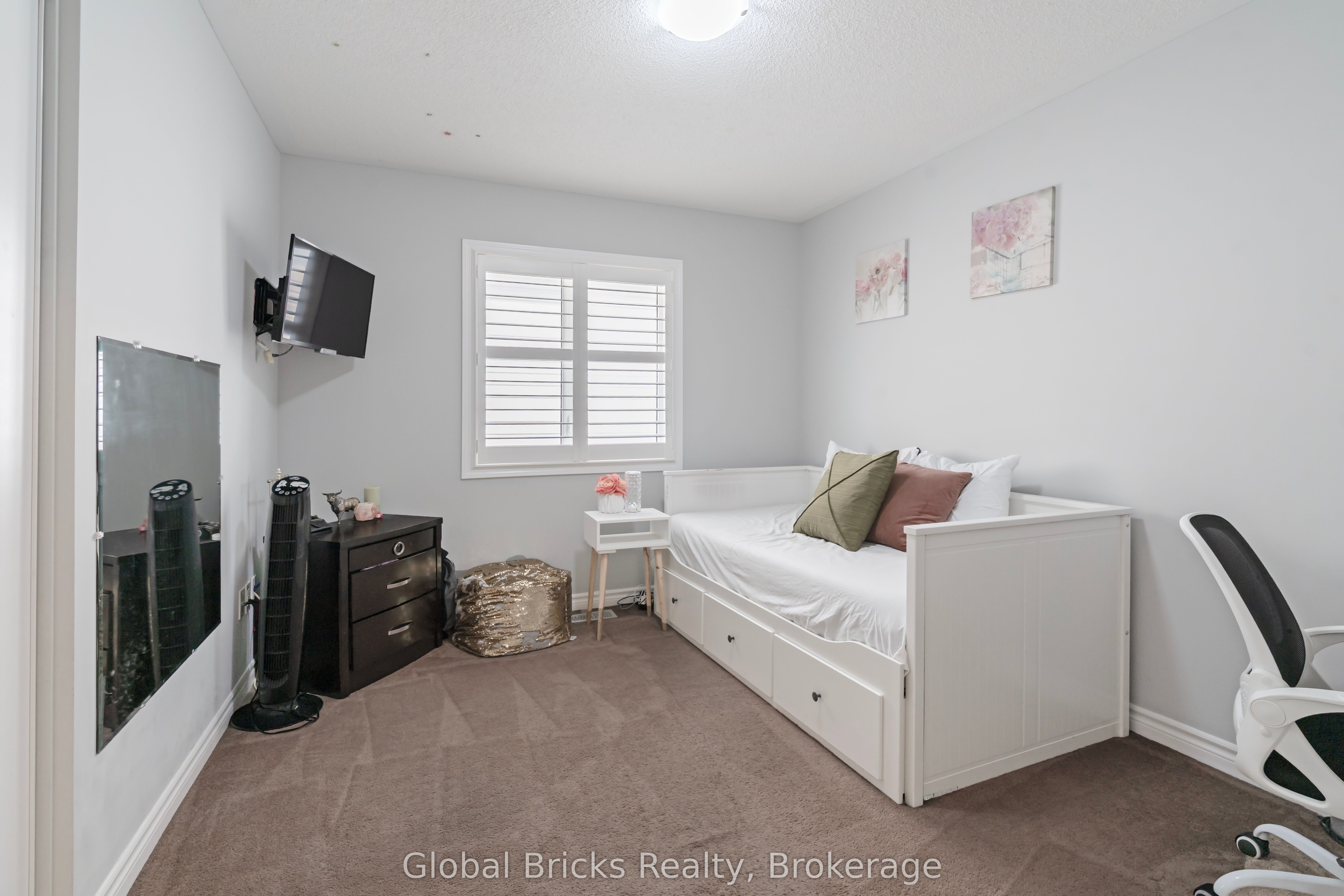 495 Blinco Terrace Property Photo 25