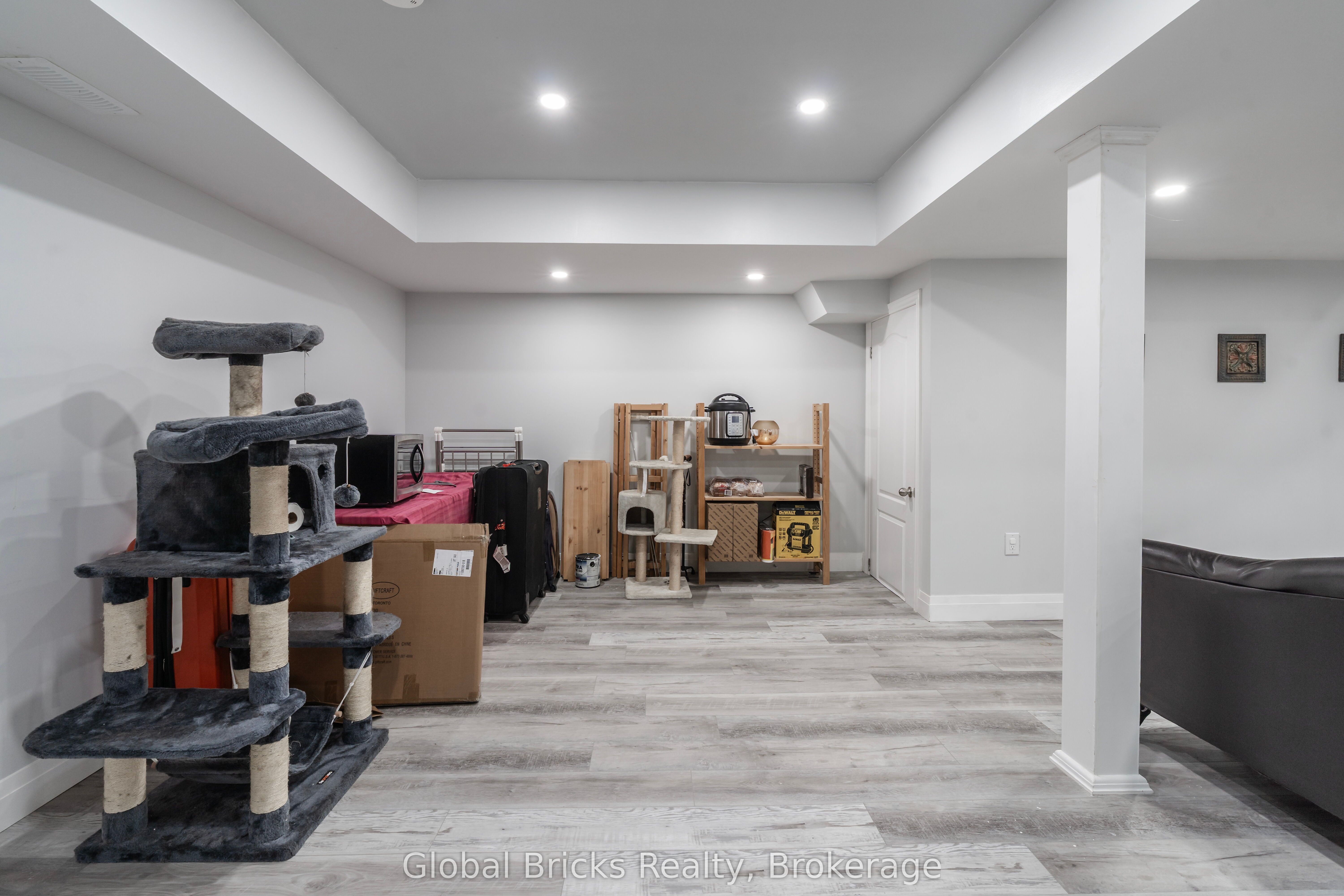 495 Blinco Terrace Property Photo 40