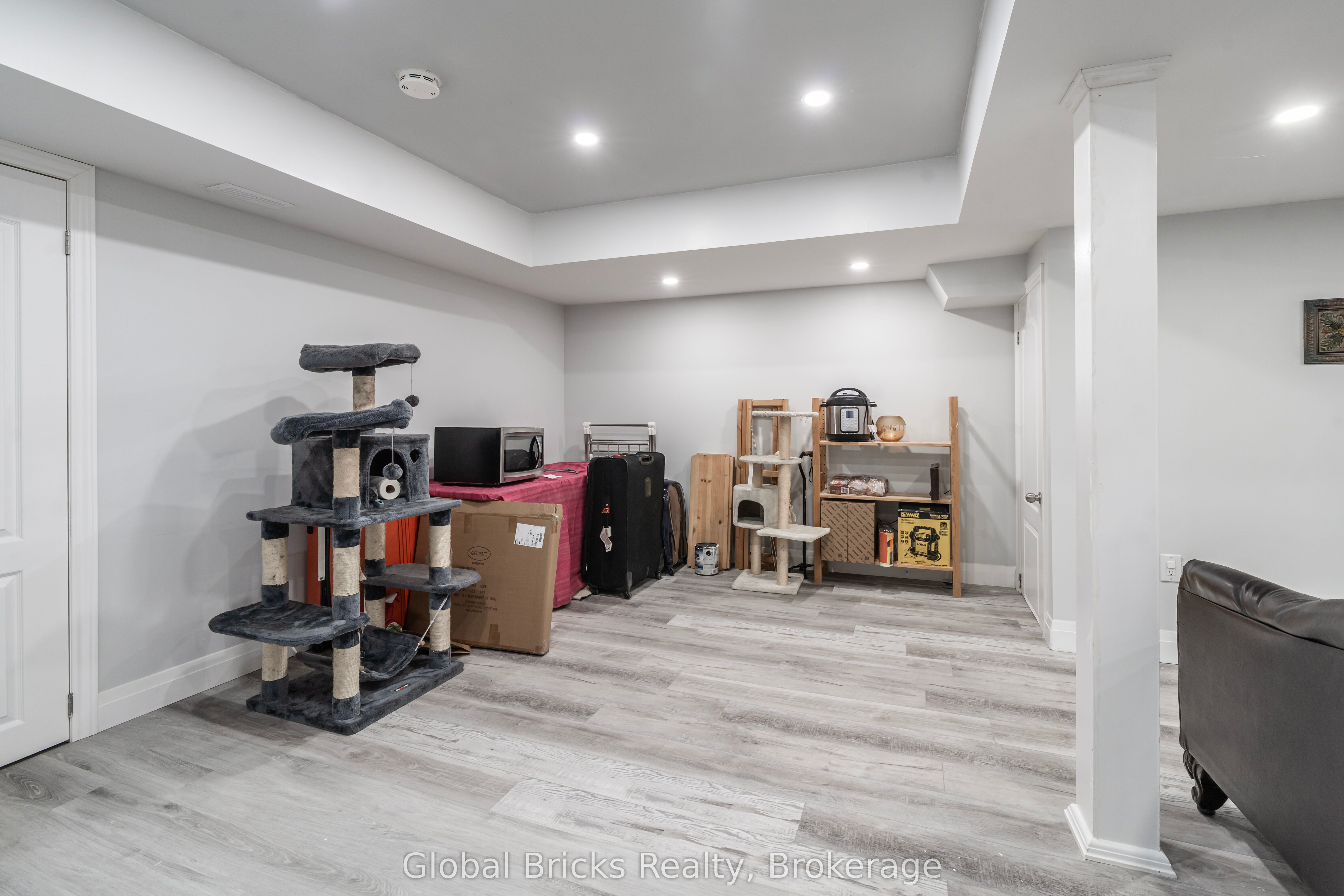 495 Blinco Terrace Property Photo 41
