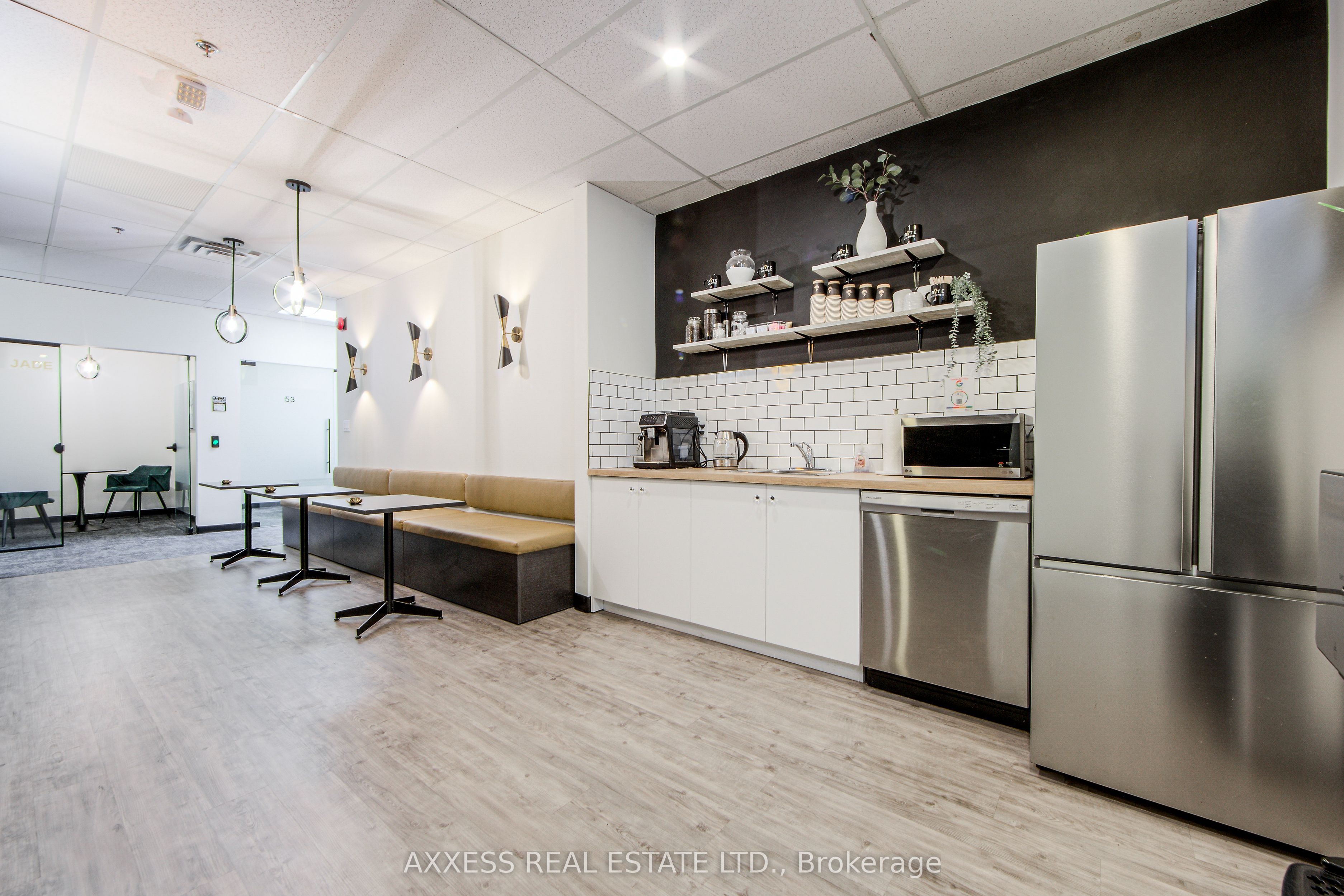 30 Eglinton Avenue W Property Photo 33