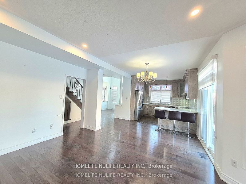 3866 Thomas Street Property Photo 2