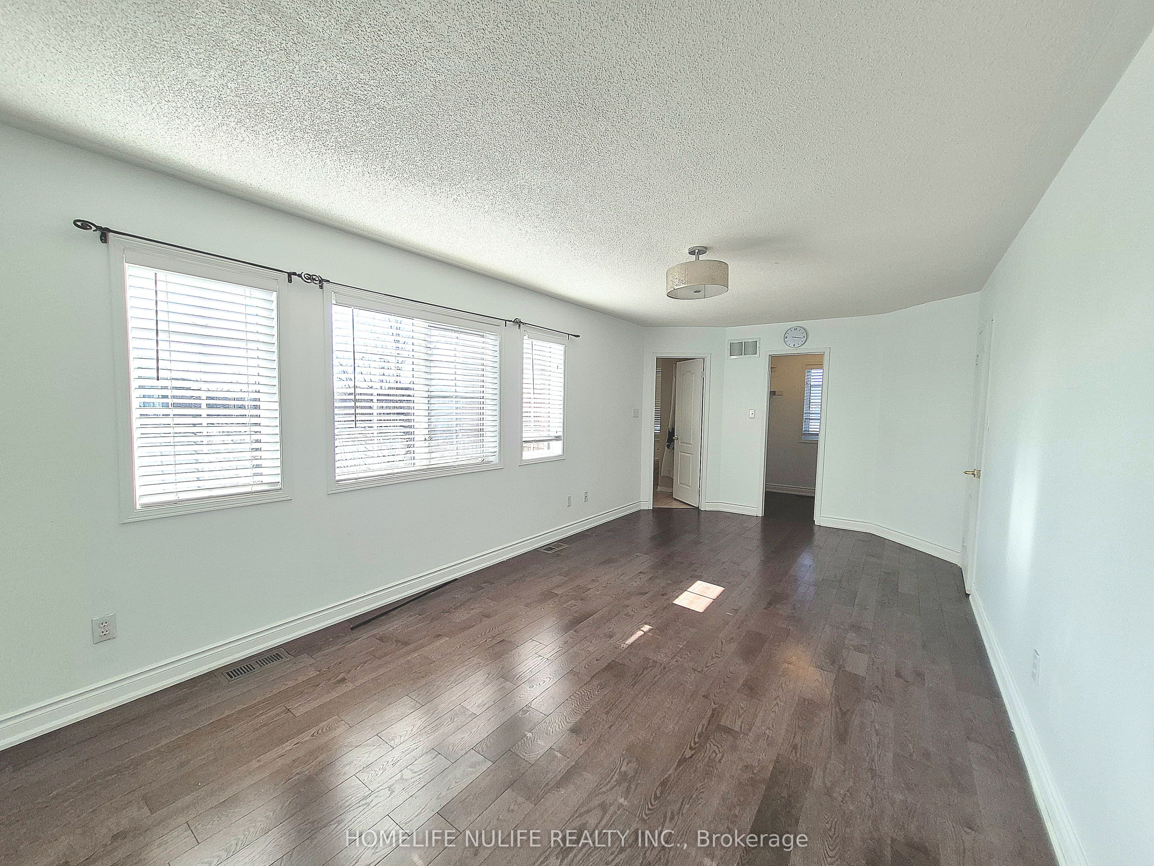 3866 Thomas Street Property Photo 5