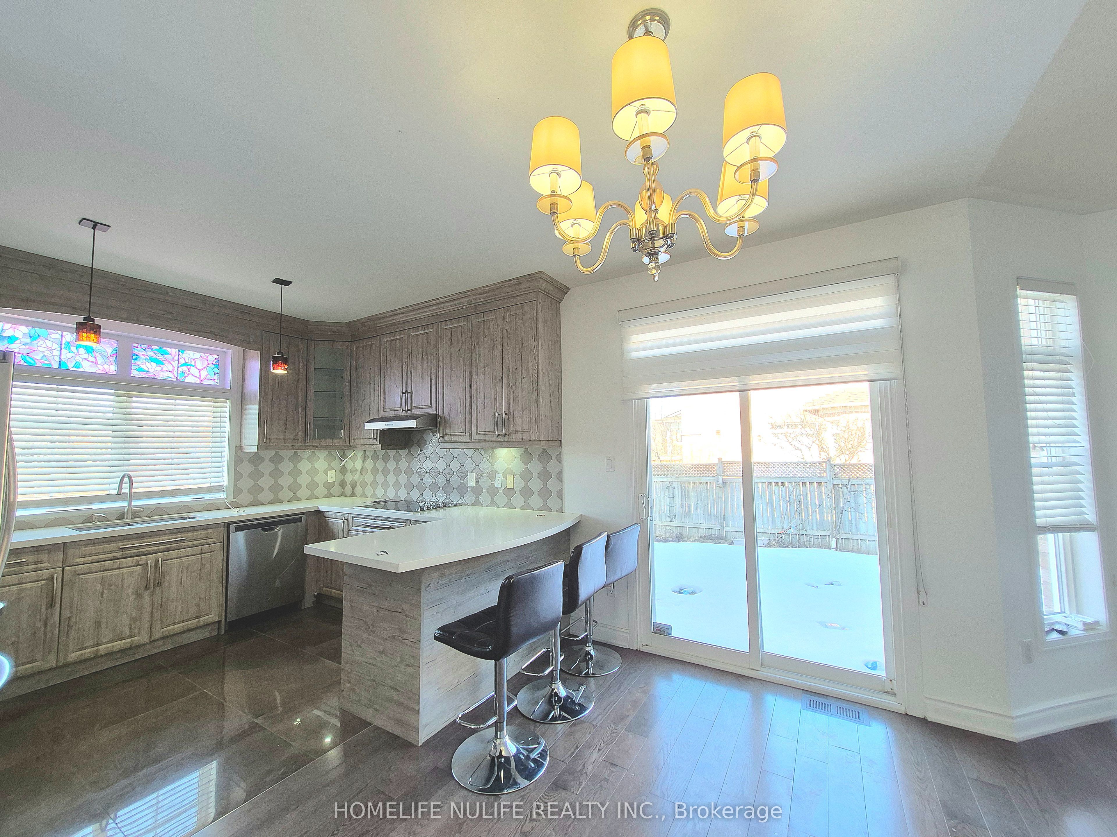 3866 Thomas Street Property Photo 9