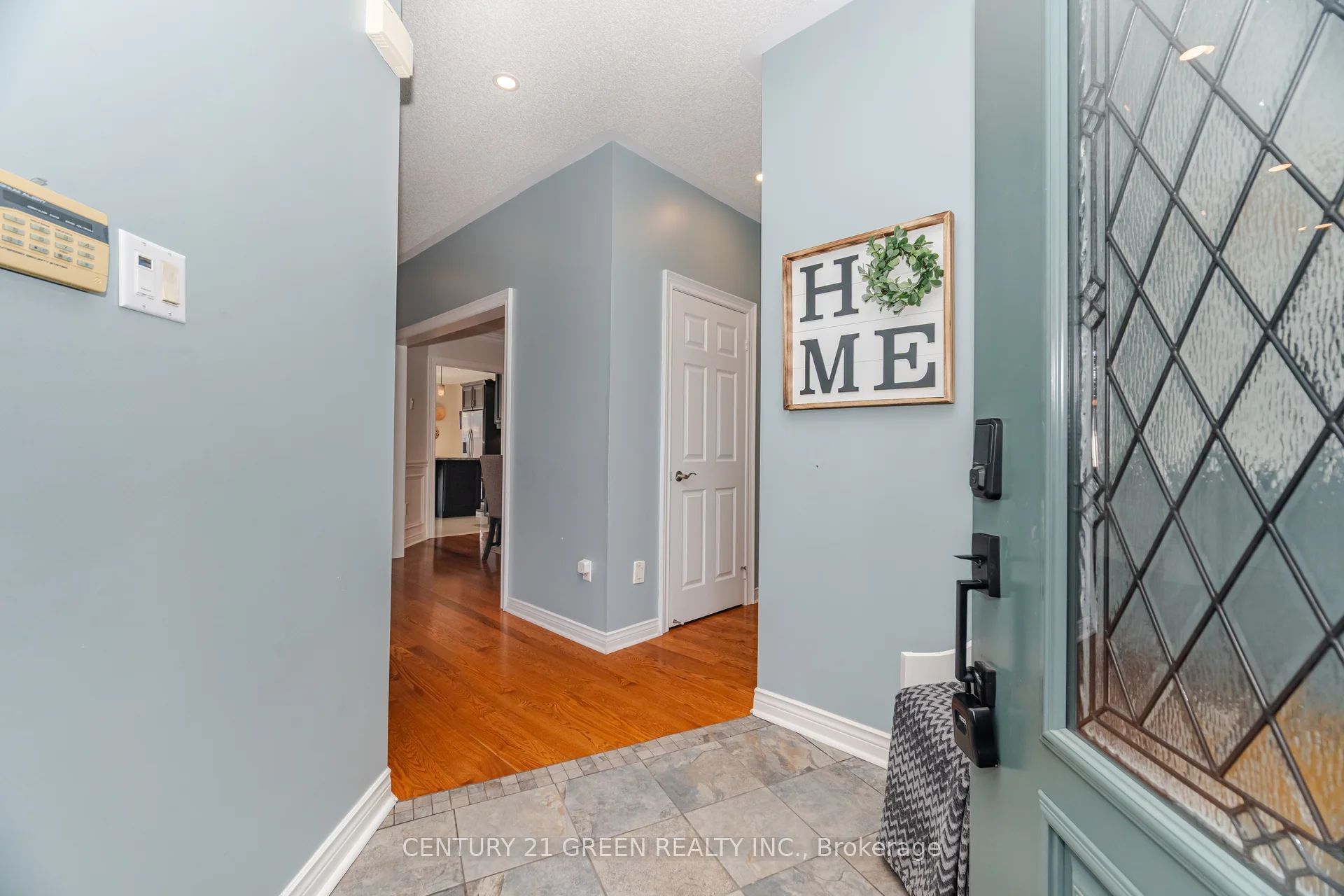193 Royal Valley Drive Property Photo 8