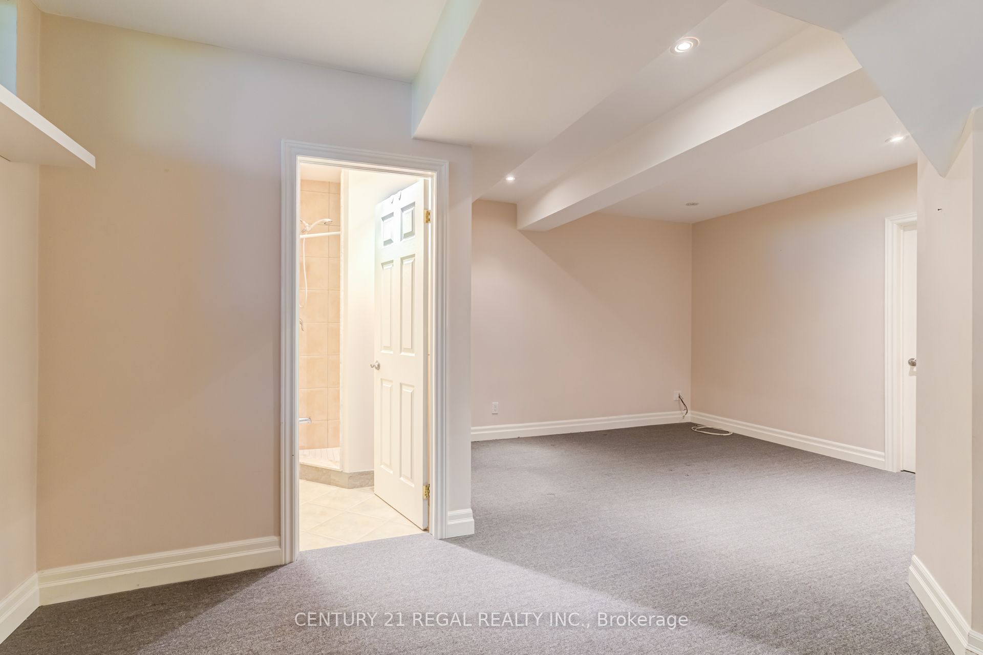 2a Twenty Eighth Street Property Photo 25