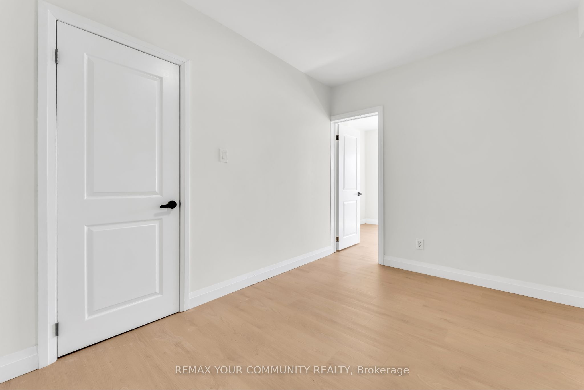 1822 St Clair Avenue W Upper Level Property Photo 3