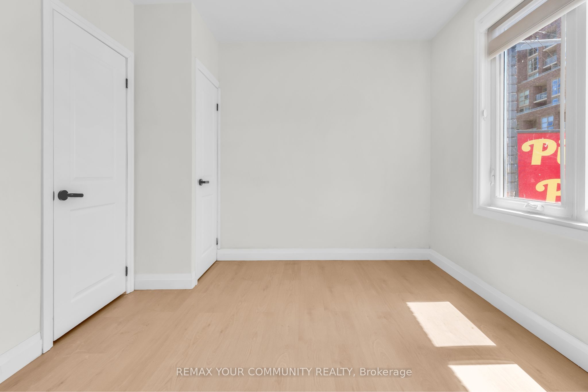 1822 St Clair Avenue W Upper Level Property Photo 6