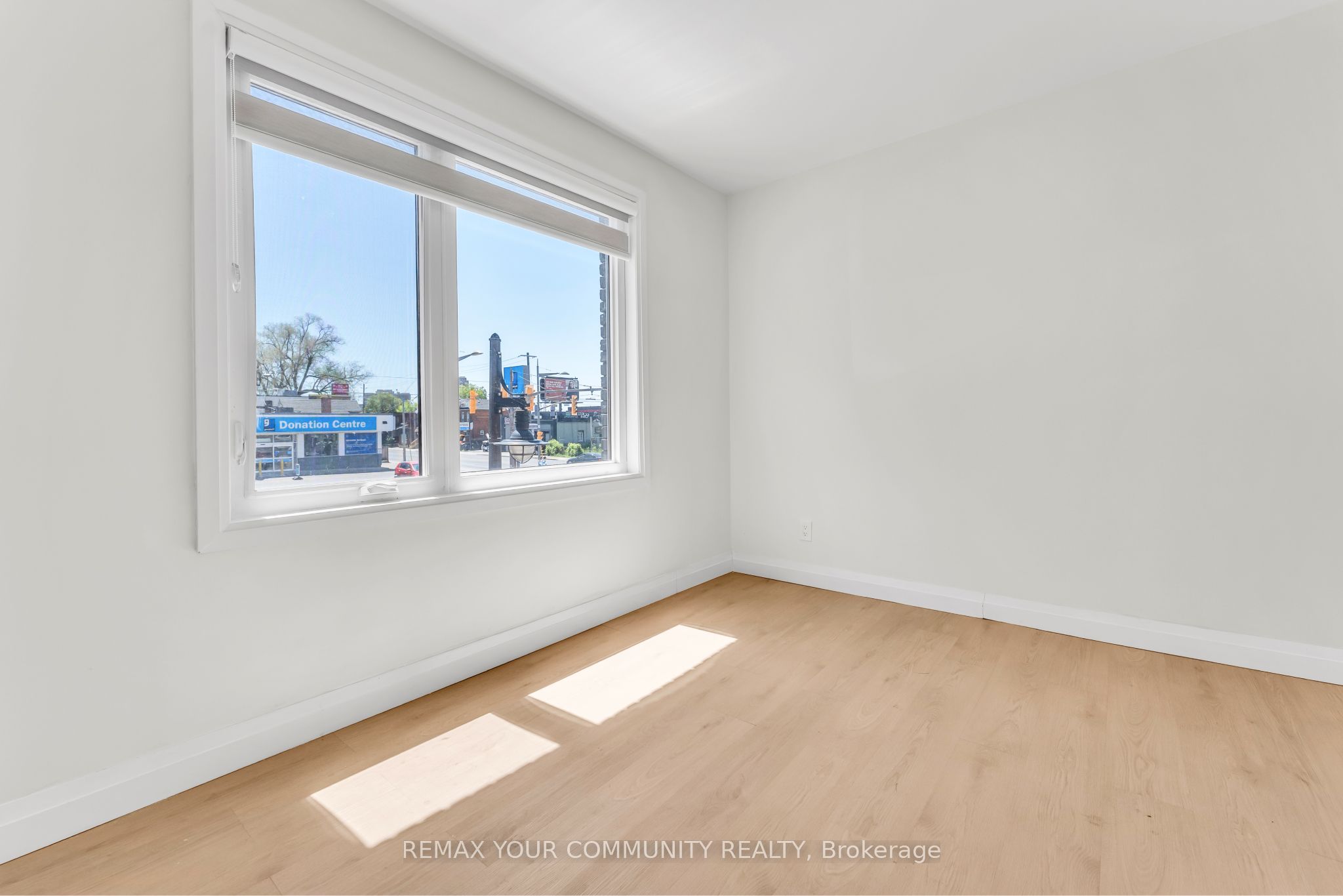 1822 St Clair Avenue W Upper Level Property Photo 7