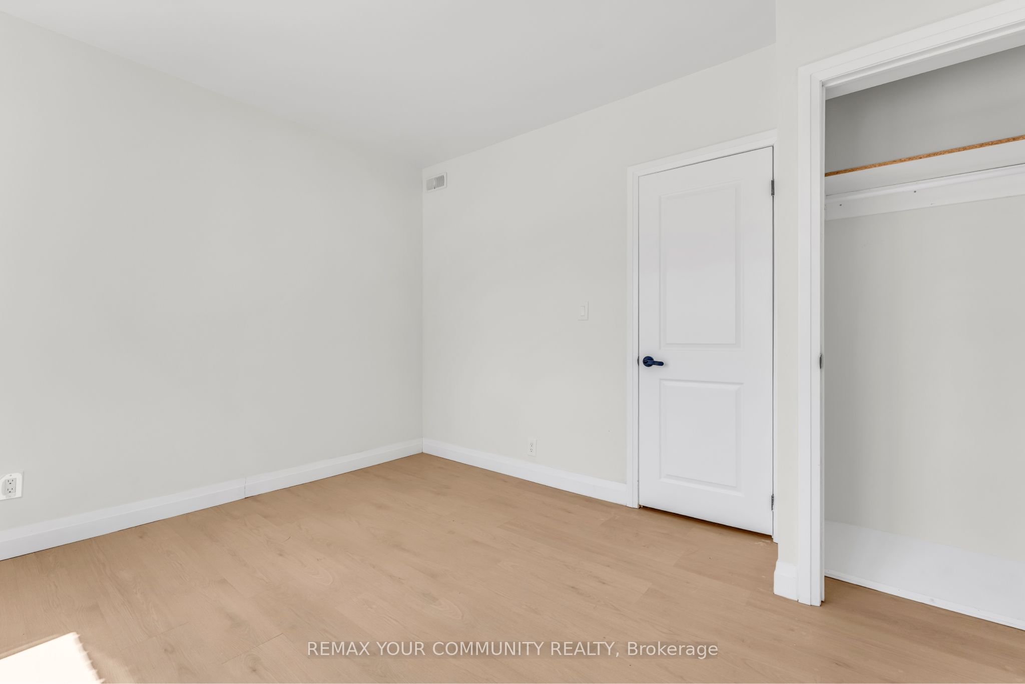 1822 St Clair Avenue W Upper Level Property Photo 10