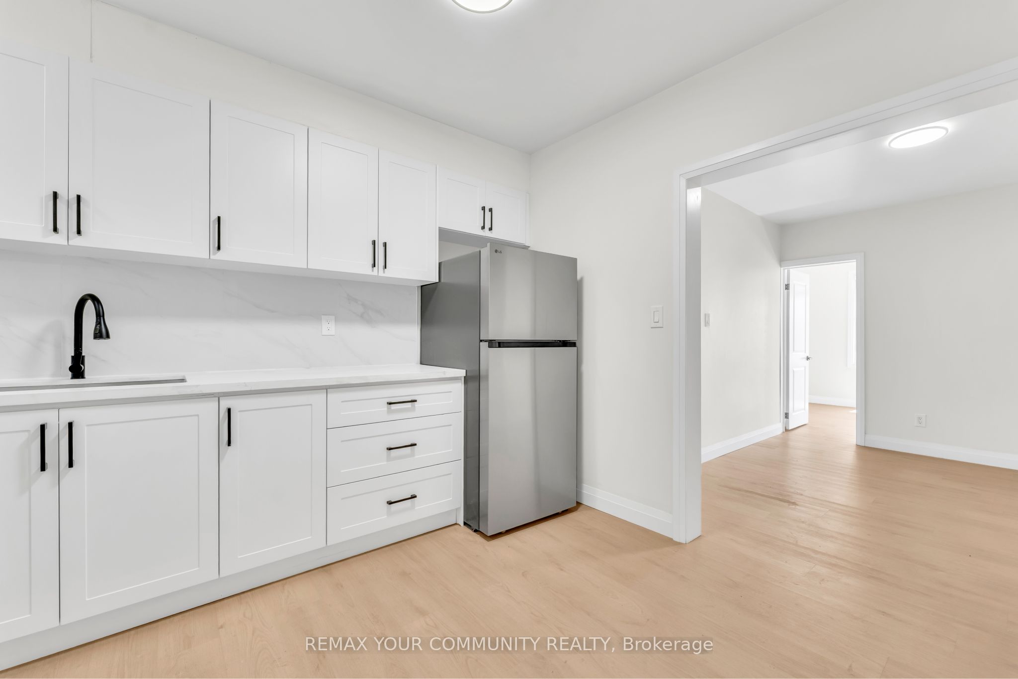 1822 St Clair Avenue W Upper Level Property Photo 11