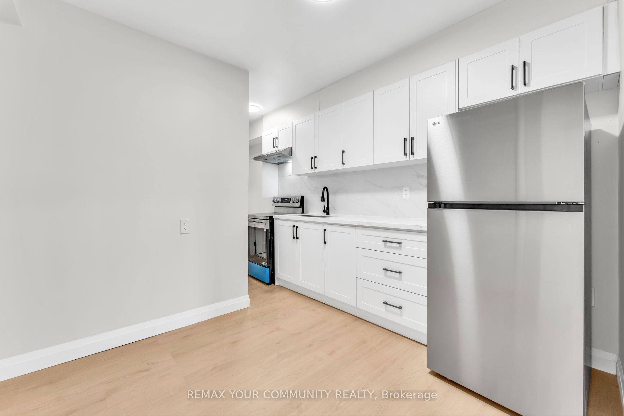 1822 St Clair Avenue W Upper Level Property Photo 12