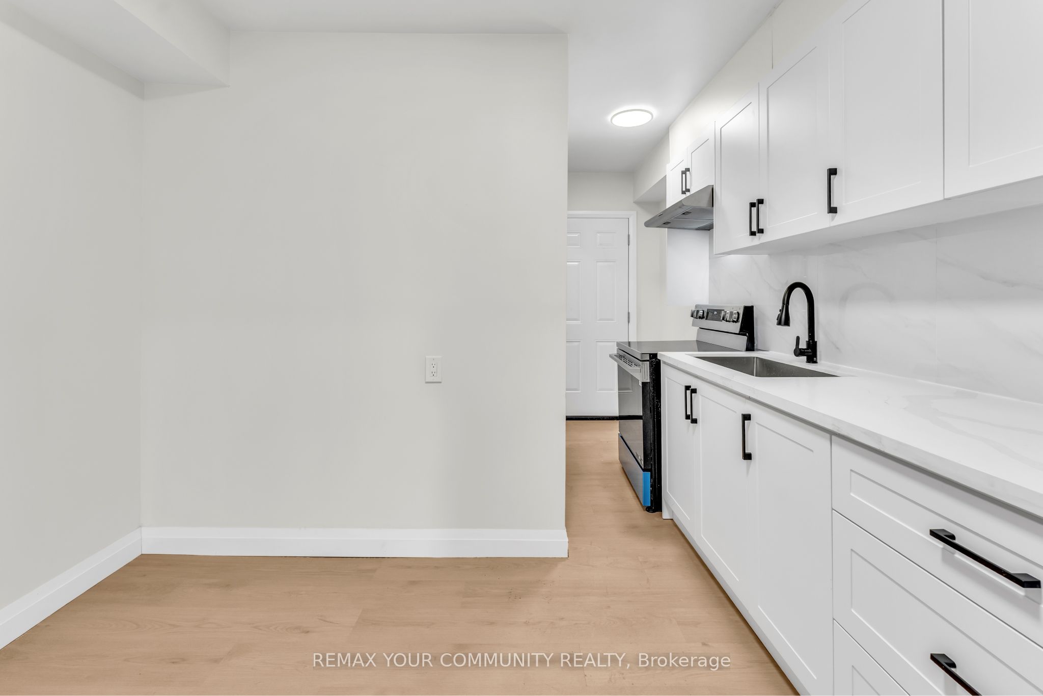 1822 St Clair Avenue W Upper Level Property Photo 13