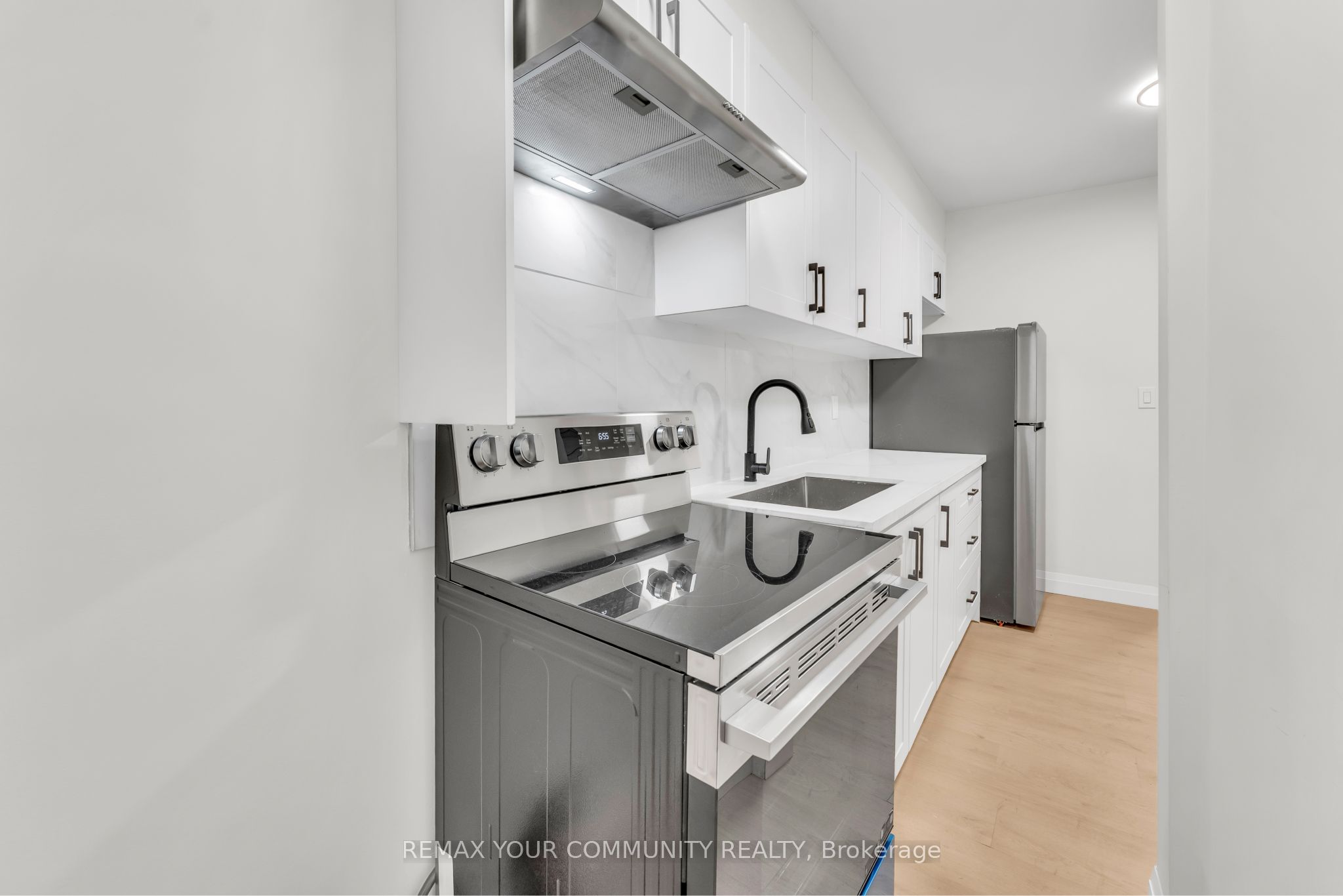 1822 St Clair Avenue W Upper Level Property Photo 14
