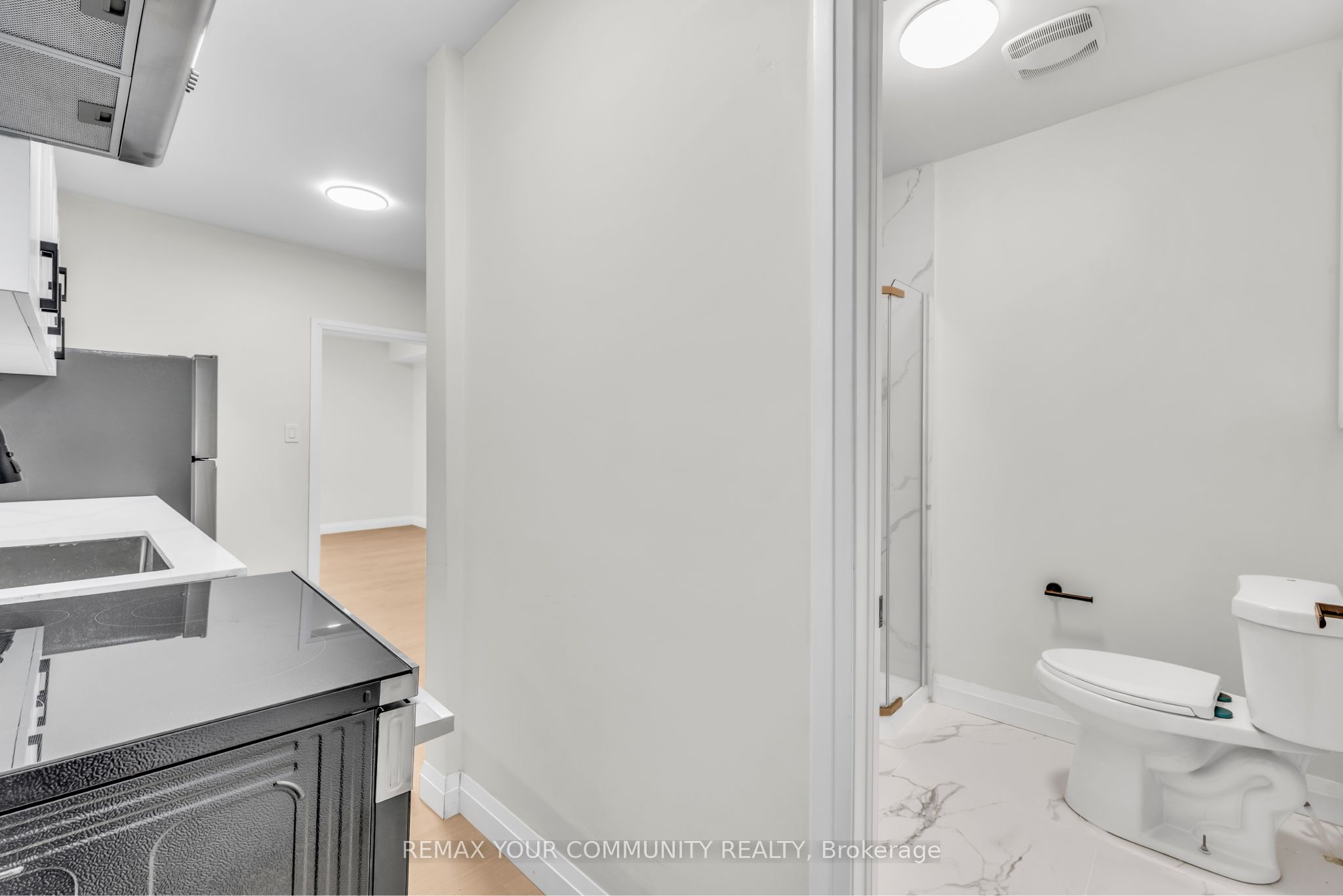 1822 St Clair Avenue W Upper Level Property Photo 15