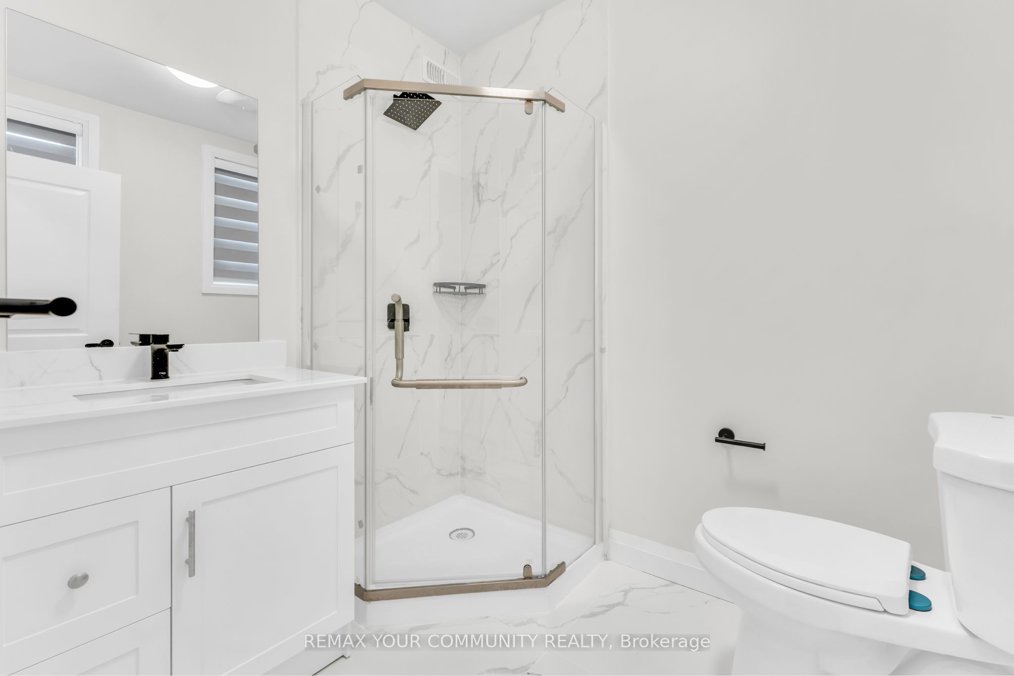 1822 St Clair Avenue W Upper Level Property Photo 16