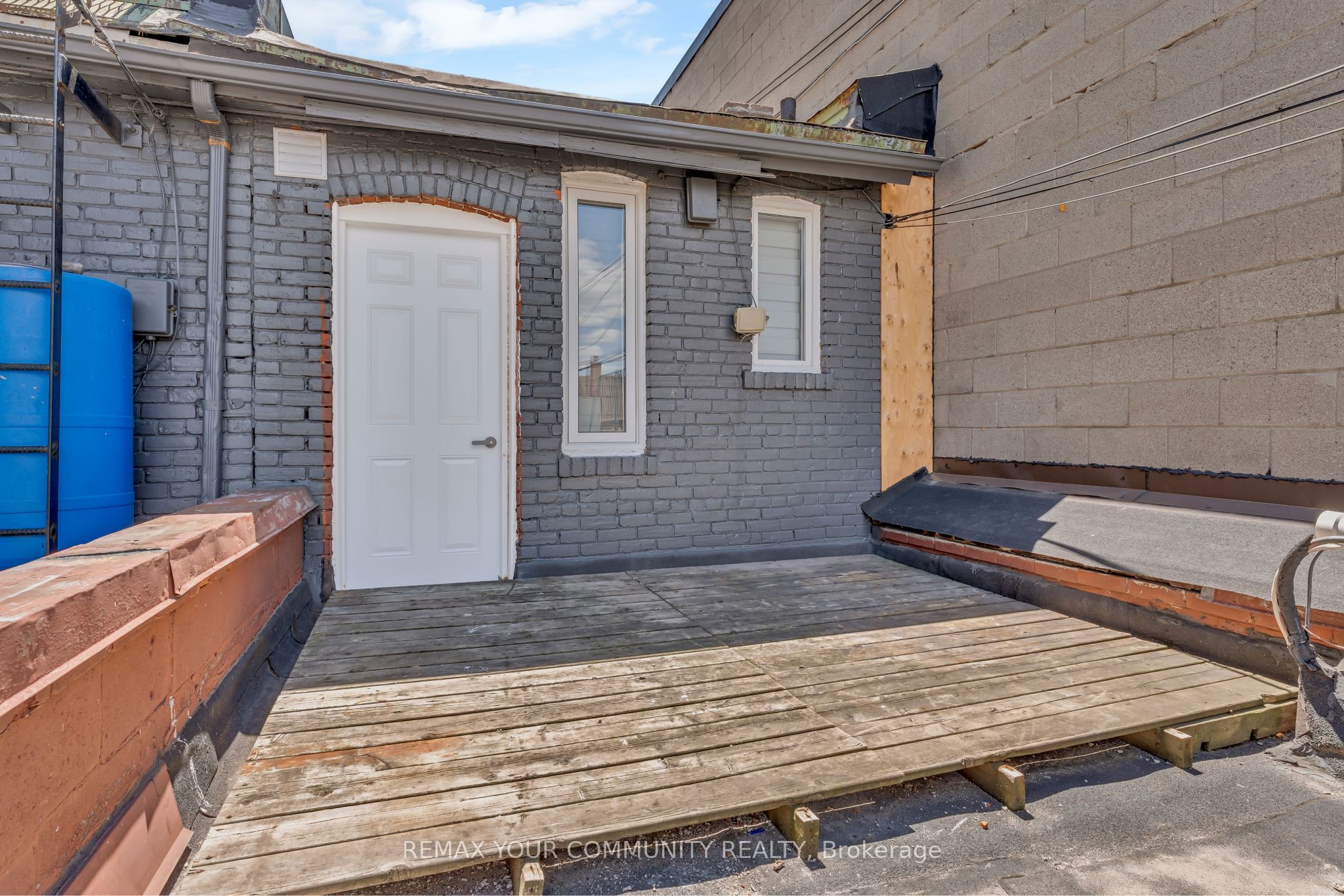 1822 St Clair Avenue W Upper Level Property Photo 17