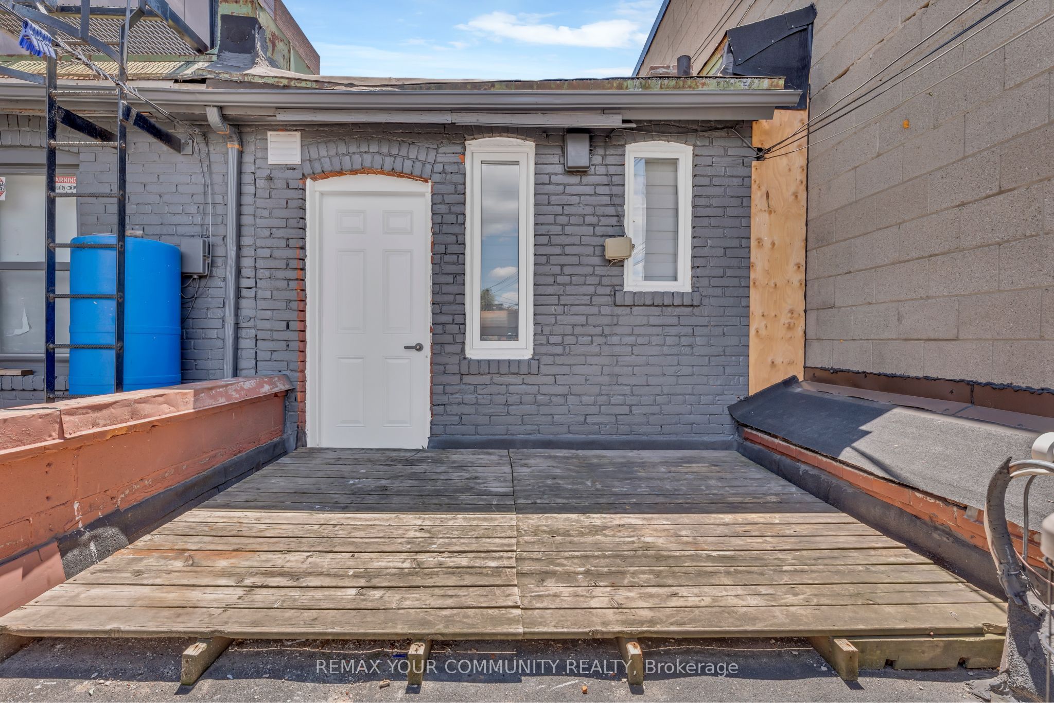 1822 St Clair Avenue W Upper Level Property Photo 18
