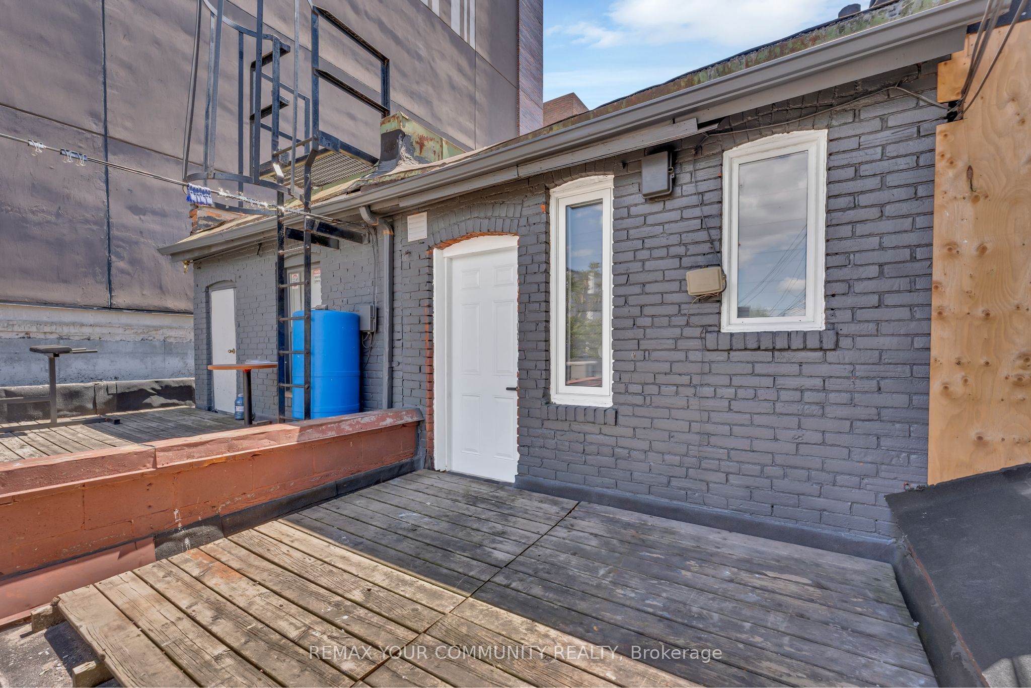 1822 St Clair Avenue W Upper Level Property Photo 19
