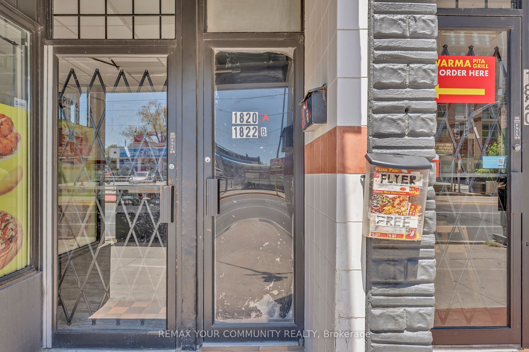 1822 St Clair Avenue W Upper Level Property Photo 21