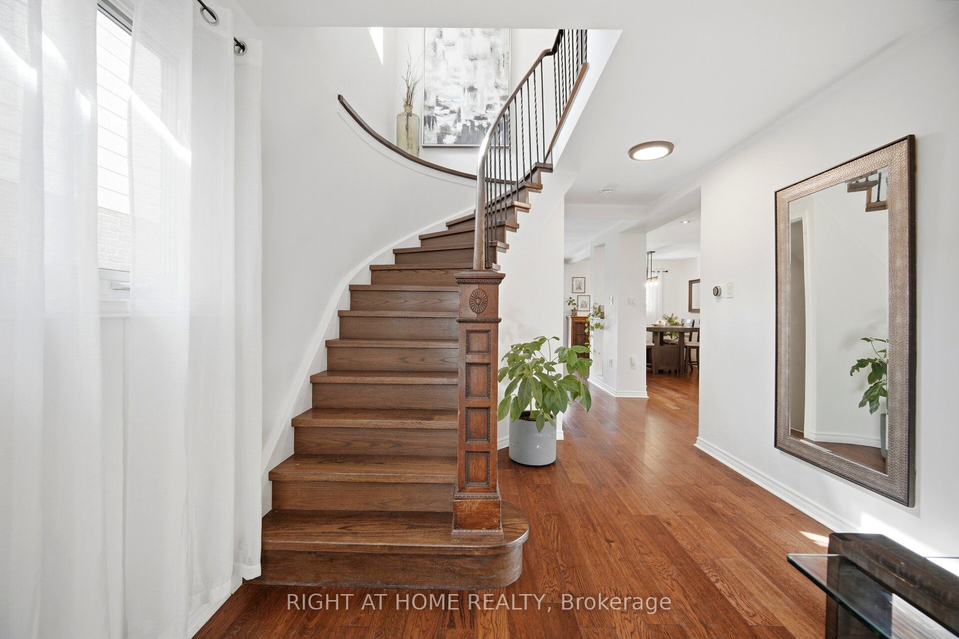 7013 Hickling Crescent Property Photo 6