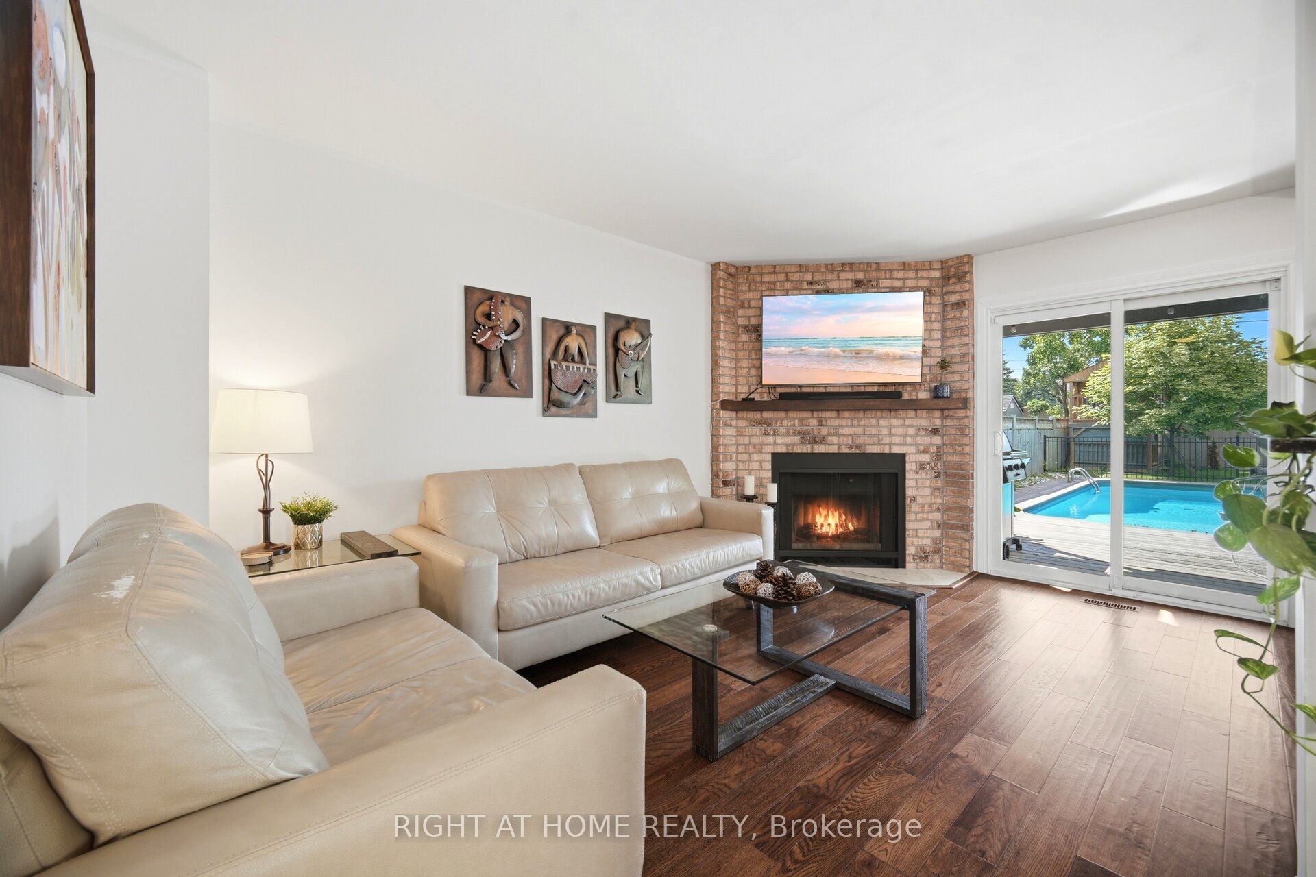 7013 Hickling Crescent Property Photo 8